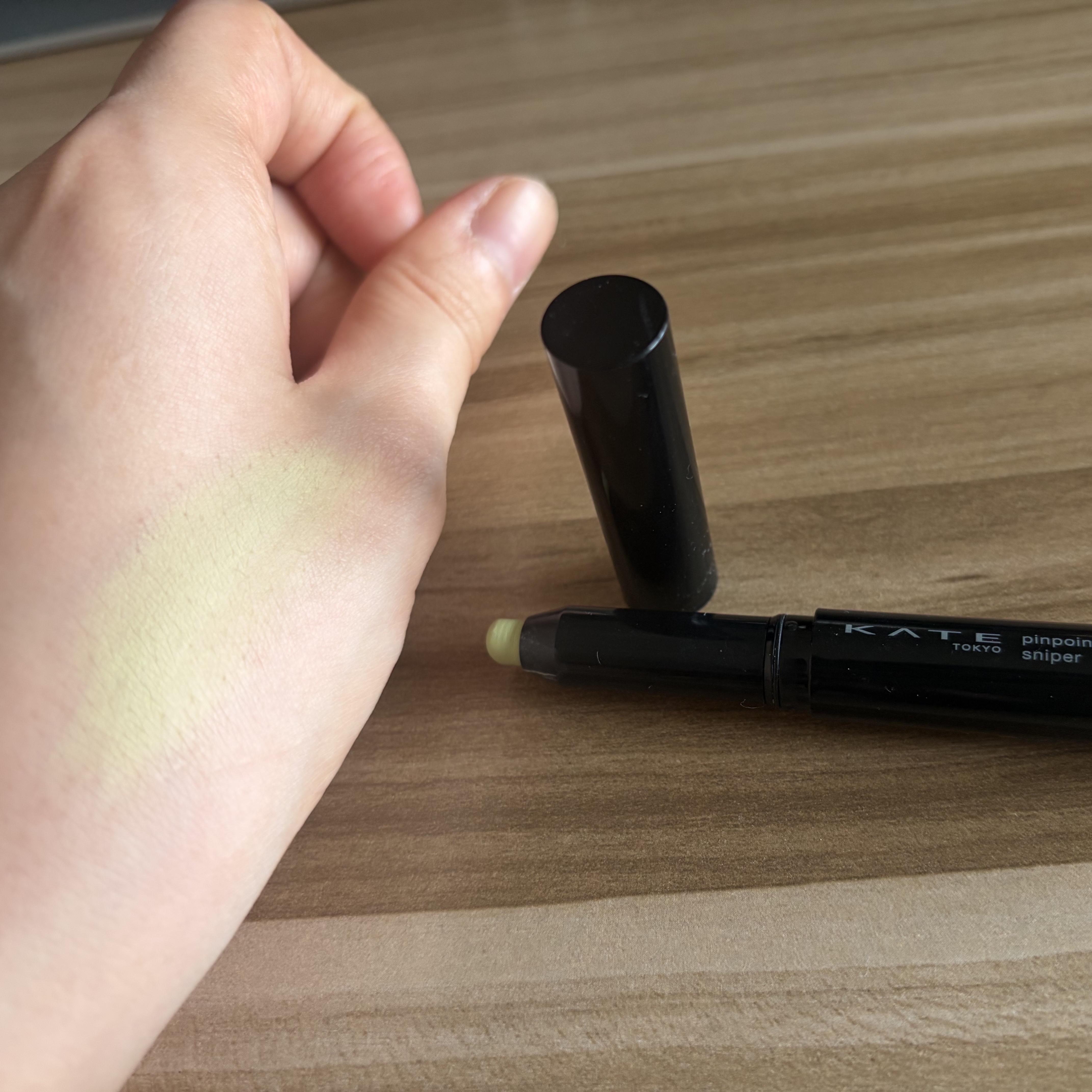 ピンポイントカラースナイパー/KATE/スティックコンシーラーを使ったクチコミ（2枚目）