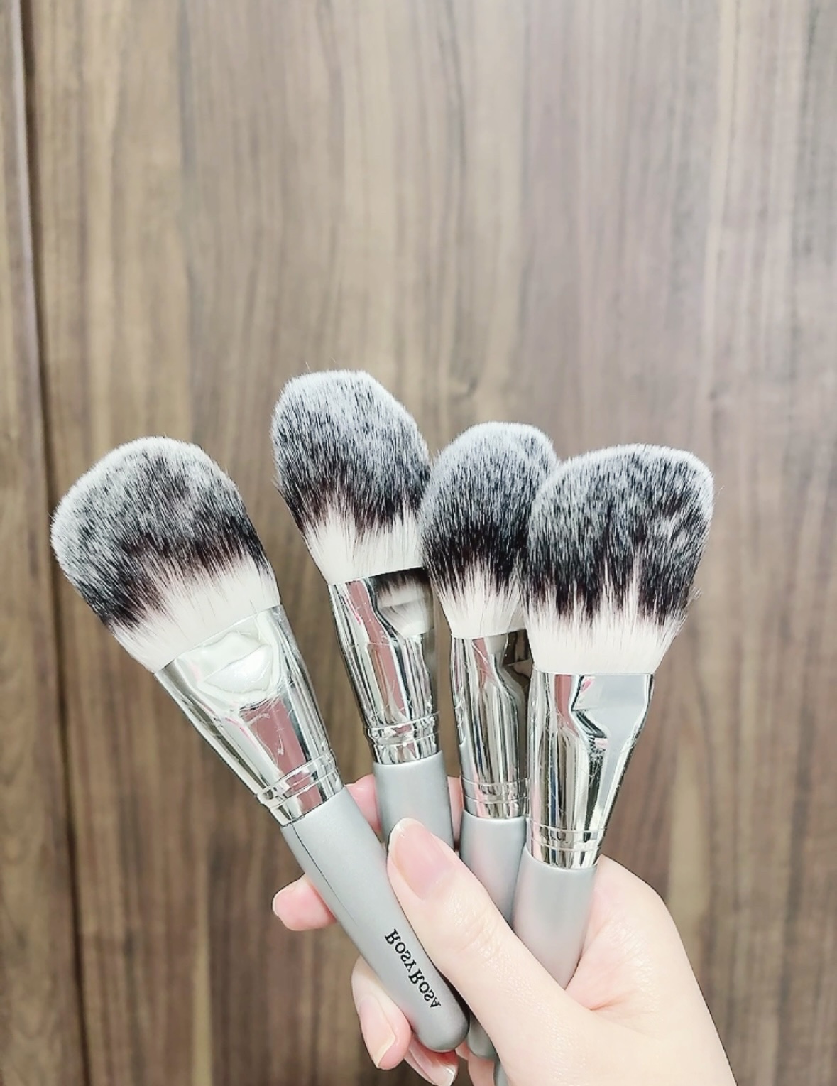 パウダーファンブラシ シルバー/ロージーローザ/メイクブラシを使ったクチコミ（1枚目）
