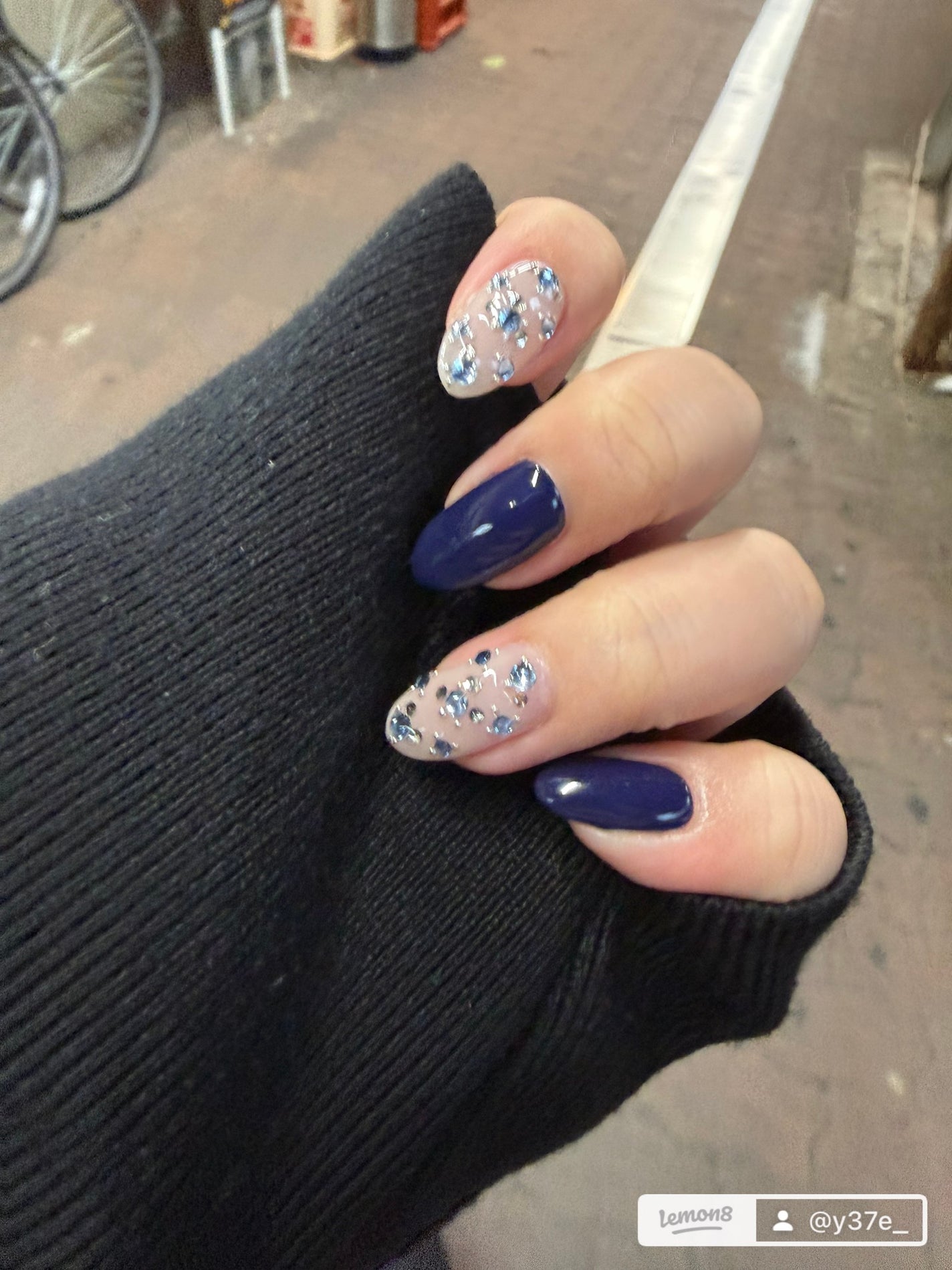 sanae.y on LIPS 「⸜⃨N⃨e⃨w⃨⸝⃨nailchange🔄
ネイビー✖️不規則..」(2枚目)