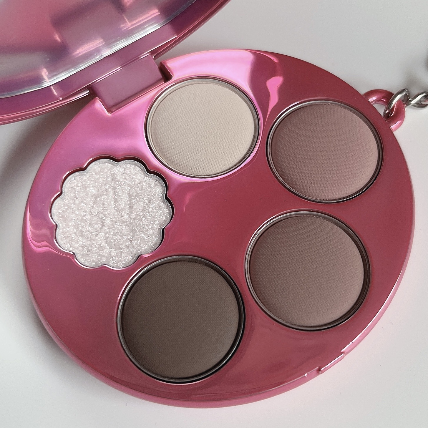 フィー ポケットアイパレット EP05 グレープボンボン/fwee/アイシャドウパレットを使ったクチコミ（1枚目）