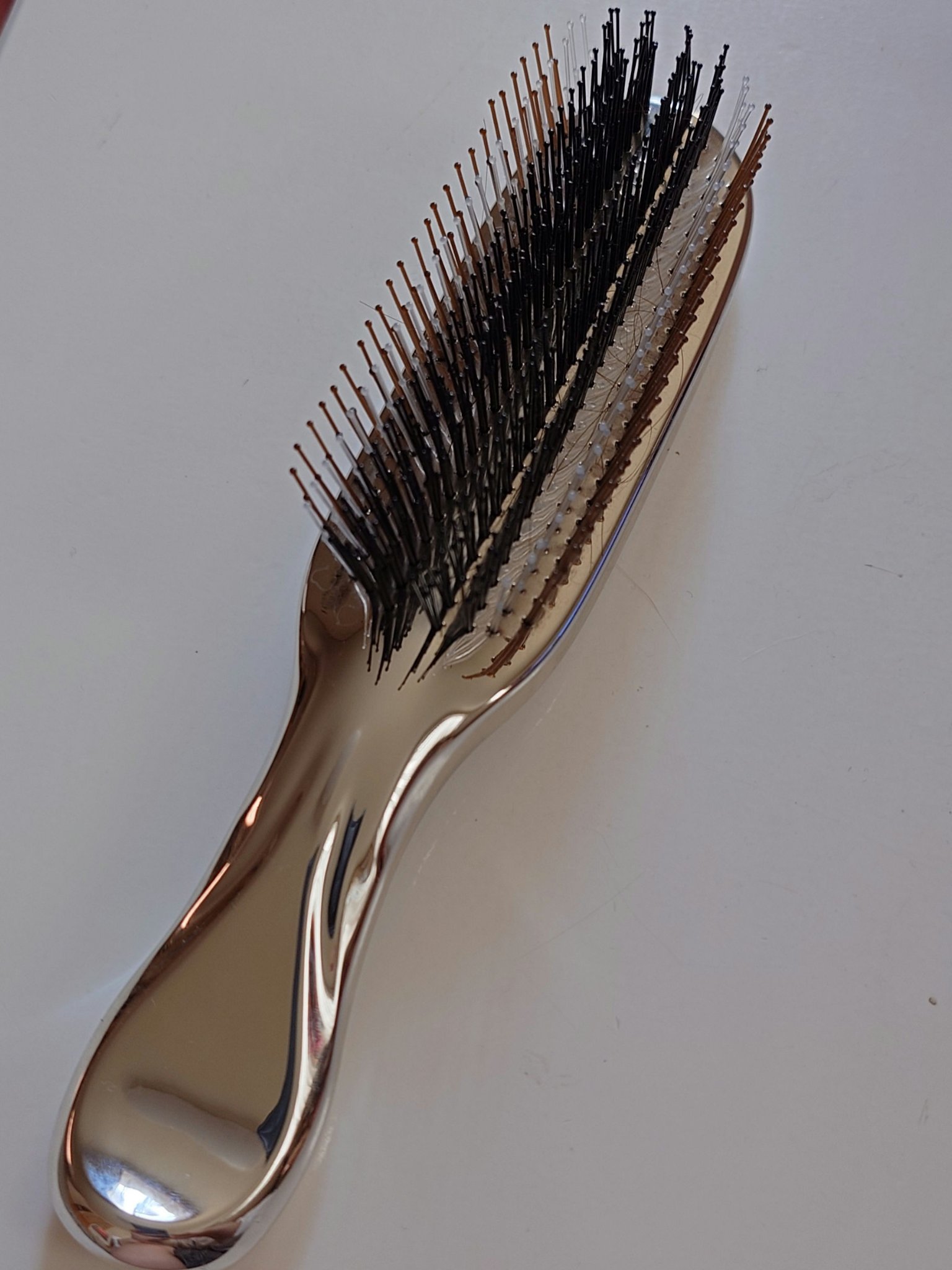 MEDULLA スカルプリフトブラシのクチコミ「MEDULLAのスカルプリフトブラシ！

これでシャンプー中にブラッシングすると気持ちいいんだ.....」（1枚目）