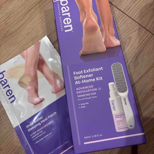 baren 足角質消しホームセット
サロン級のケアが自宅で簡単に！
誰でも簡単に使える！
カチカチになったかかとって痛いし、靴下や靴にひっかかったりするとさらに痛いよね😭
そんな時はお湯を使わずにこのスプレーを吹きかけて、軽く削る感じ。
