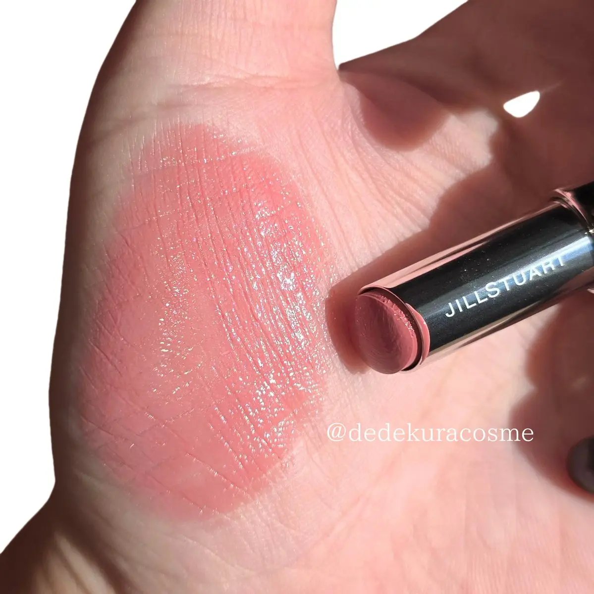 ジルスチュアート
リップブロッサムグロウリボンファッションショー

優しいミルキーなピンクで可愛らしい印象のリップ🌷◍𓂂*ミニリップだから使い切りしやすいしポーチにも忍ばせやすい💯💯スルスル塗れて使い心地も◎

#JILLSTUAR