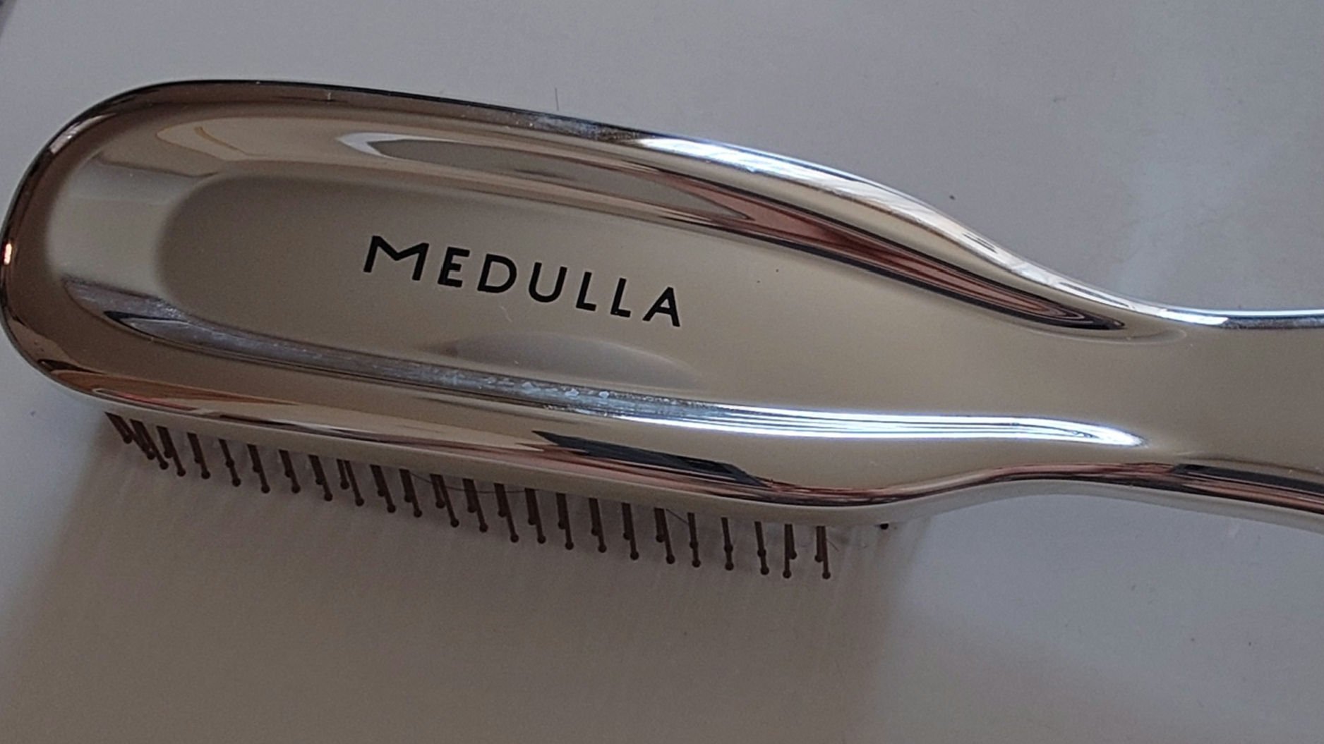 MEDULLA スカルプリフトブラシのクチコミ「MEDULLAのスカルプリフトブラシ！

これでシャンプー中にブラッシングすると気持ちいいんだ.....」（2枚目）