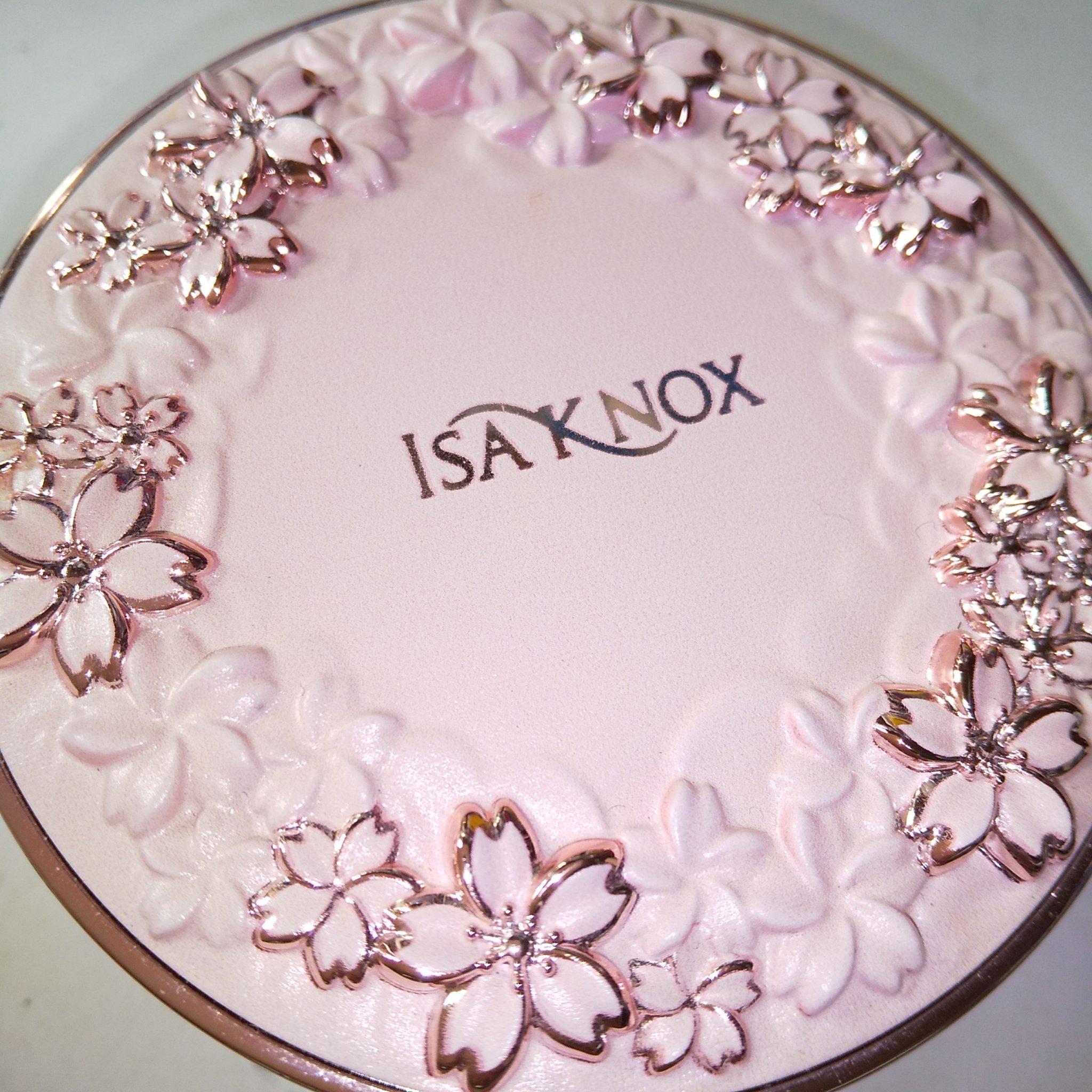 ISAKNOX(イザノックス) ジュエルエクストリームカバークッションファンデーションのクチコミ「#イザノックス 
日本限定

────────────
#ジュエルエクストリームカバー
#
#.....」（1枚目）