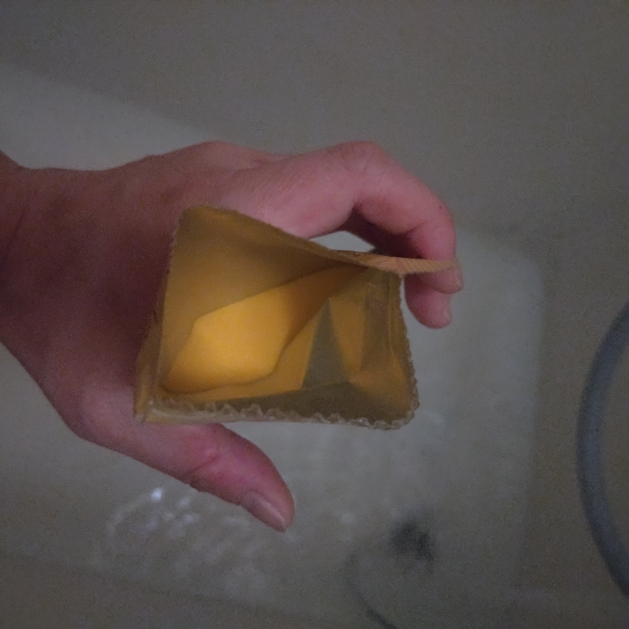 HERBAL EXTRA リッチバスパウダーのクチコミ「柚子の爽やかな香り！
薄い黄色のお湯色です。うるおい成分も入ってて、ゆっくりお湯に浸かりたいと.....」（2枚目）