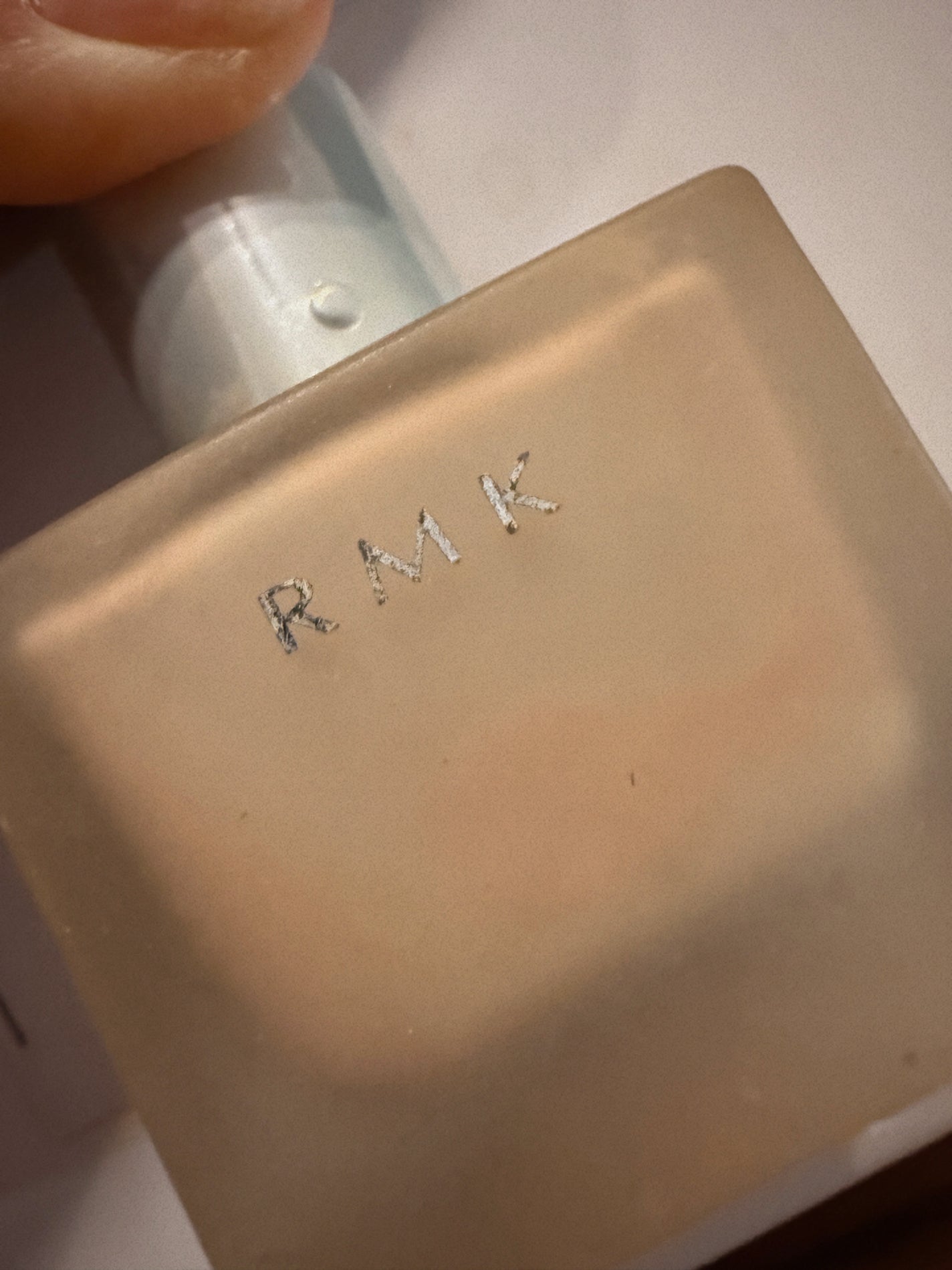 RMK リクイドファンデーション フローレスカバレッジ/RMK/リキッドファンデーションを使ったクチコミ(1枚目)