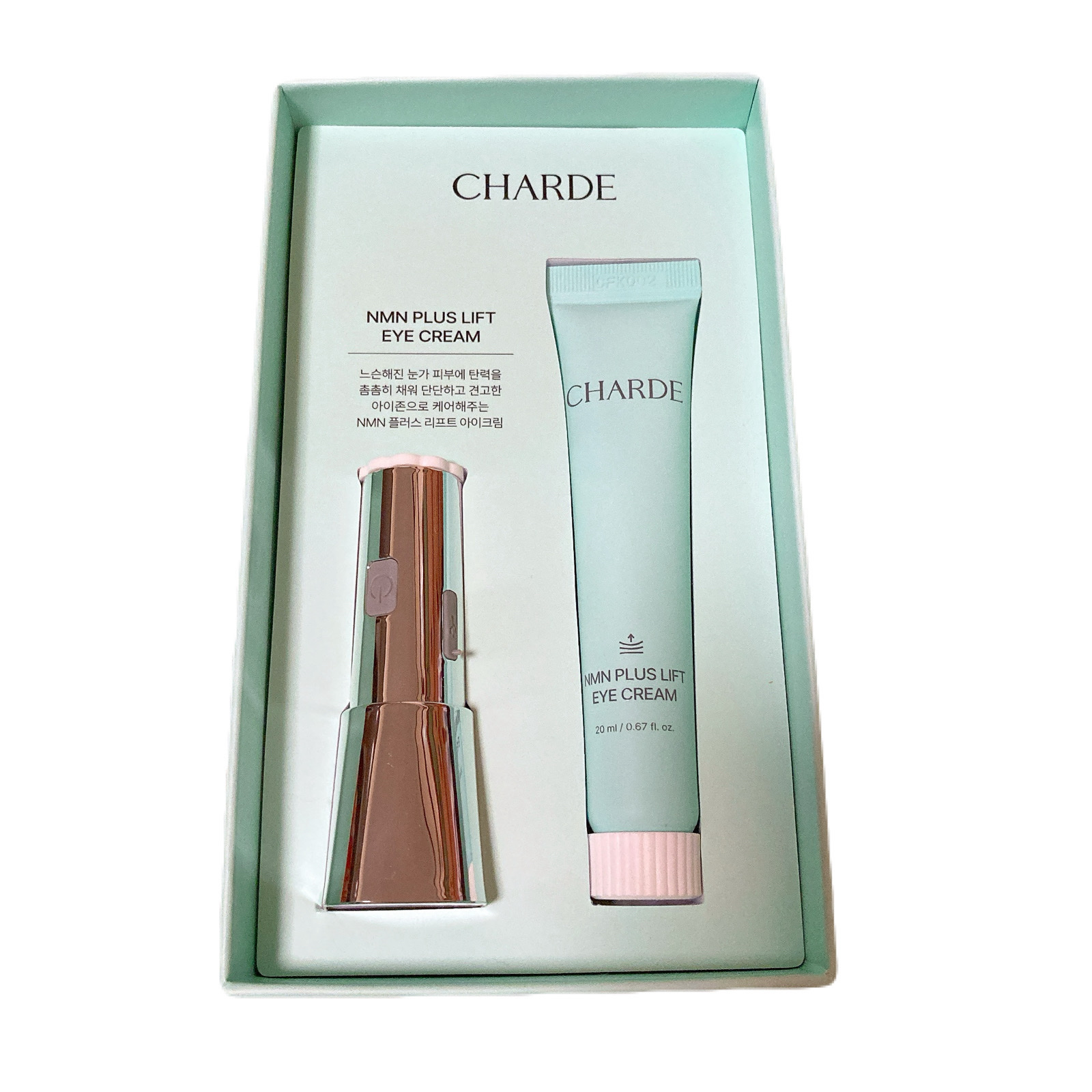 【商品名】
CHARDE
NMNプラスリフト振動アイクリーム

【感想】
手で塗るのとは全然違いました！
振動と温熱のダブルの力でいつもよりしっかり浸透してくれてる感じがします。
美顔器付きなので目元以外にも使えそう！
使い続けて綺麗な目元