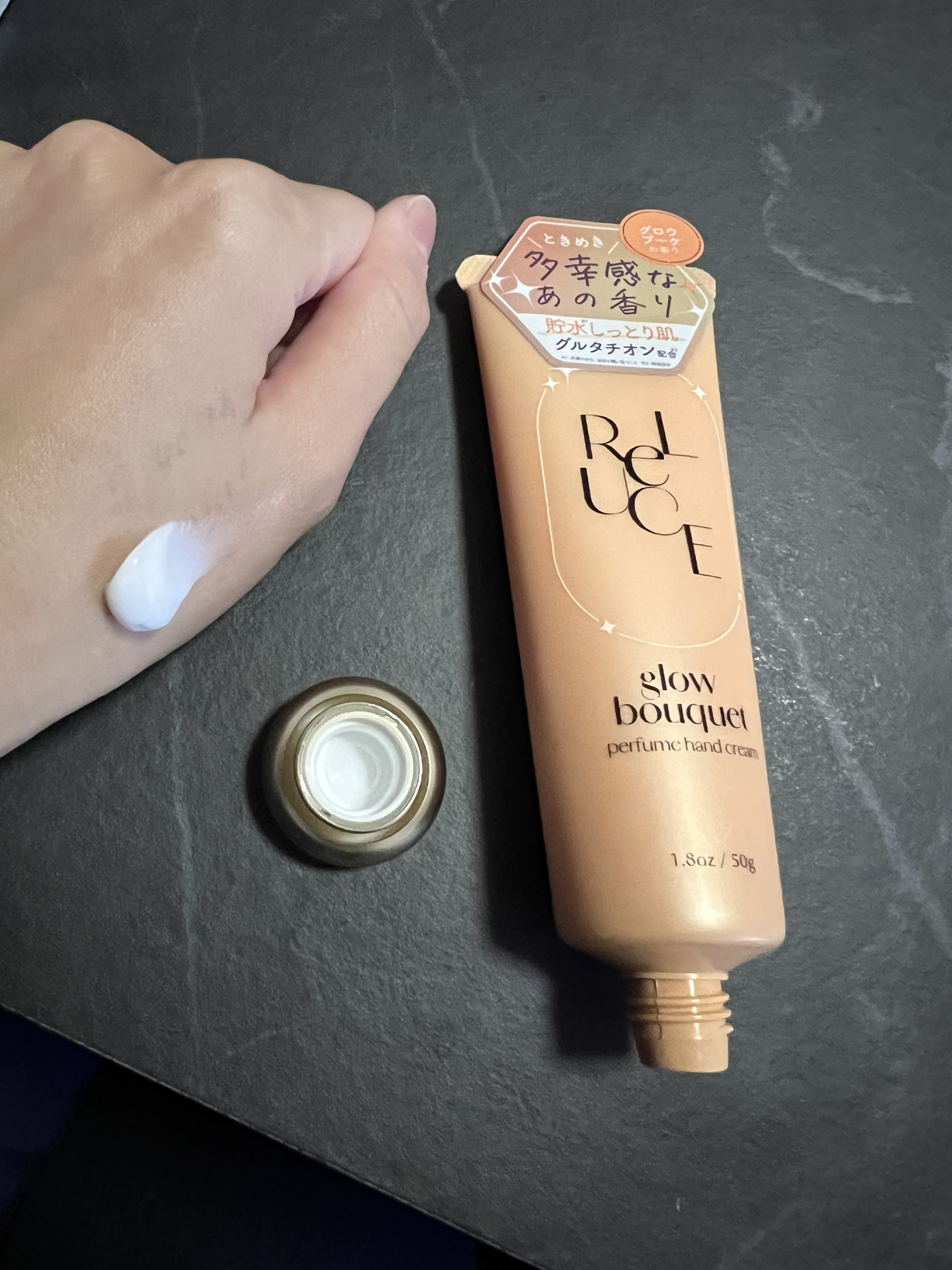 ReLUCE
パフュームハンドクリーム グロウブーケ

良い香りで、するするのびるハンドクリーム！
これからの季節必需品ですね

#香りでときめく冬支度 