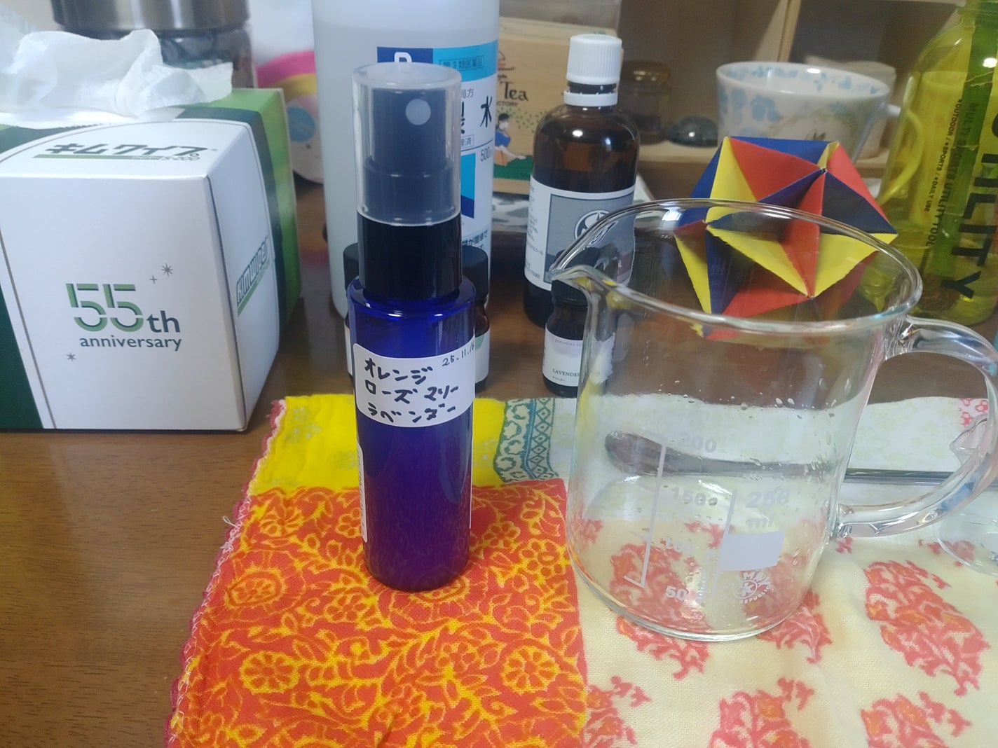 猫くるん on LIPS 「アロマオイルでルームスプレーを作りました!精製水を混ぜる時に濁..」(1枚目)