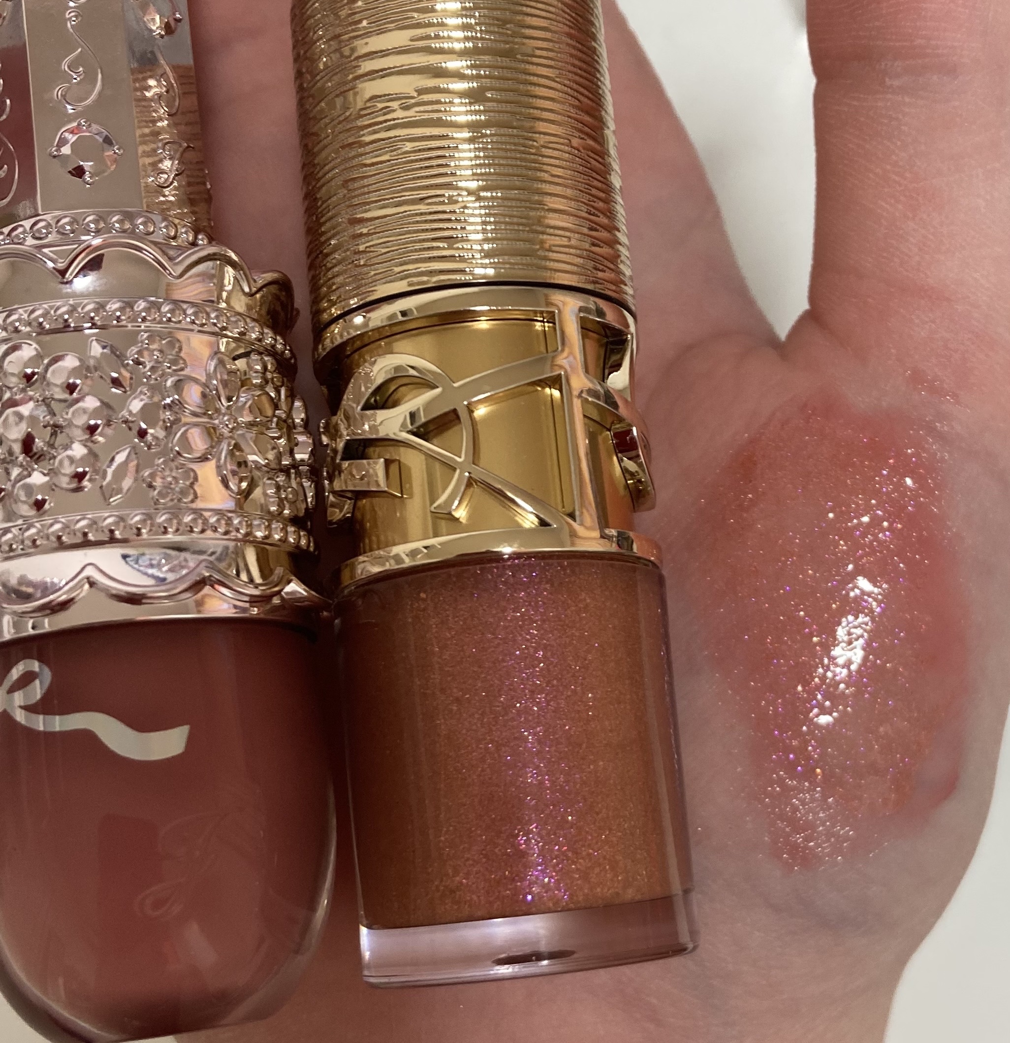 リップラッカー　ブルーミングガーランド/JILL STUART/口紅を使ったクチコミ（3枚目）