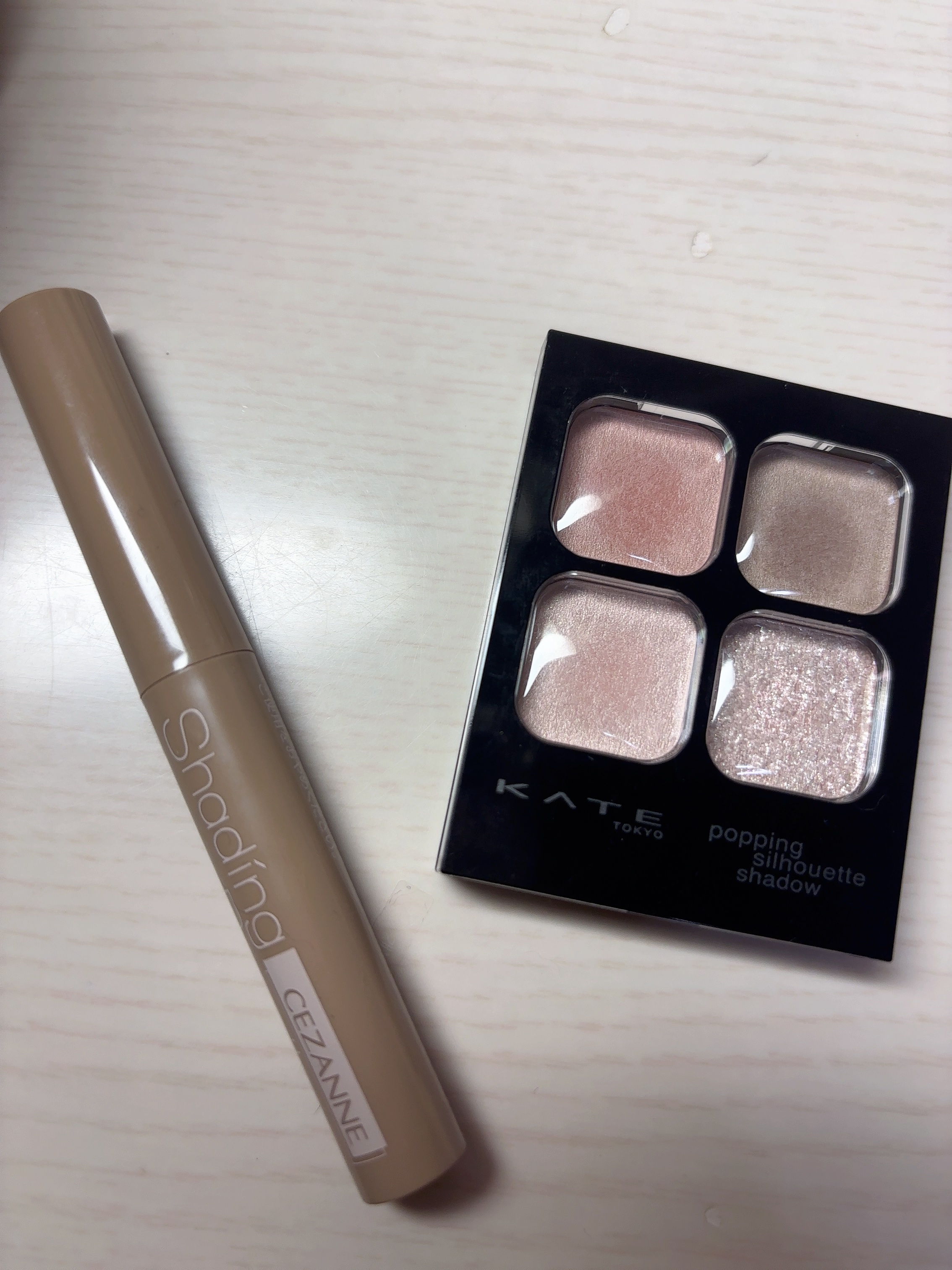 LIPSショッピングで買ったこれら！めっちゃ良かった！！！
アイシャドウは色味が淡くて可愛すぎる❤️❤️
めっちゃ盛れたから愛用確定👍
シェーディングは鼻筋爆誕で描きやすいし自然な影になるしで最高！
２つとものこのクオリティでこの値段で大