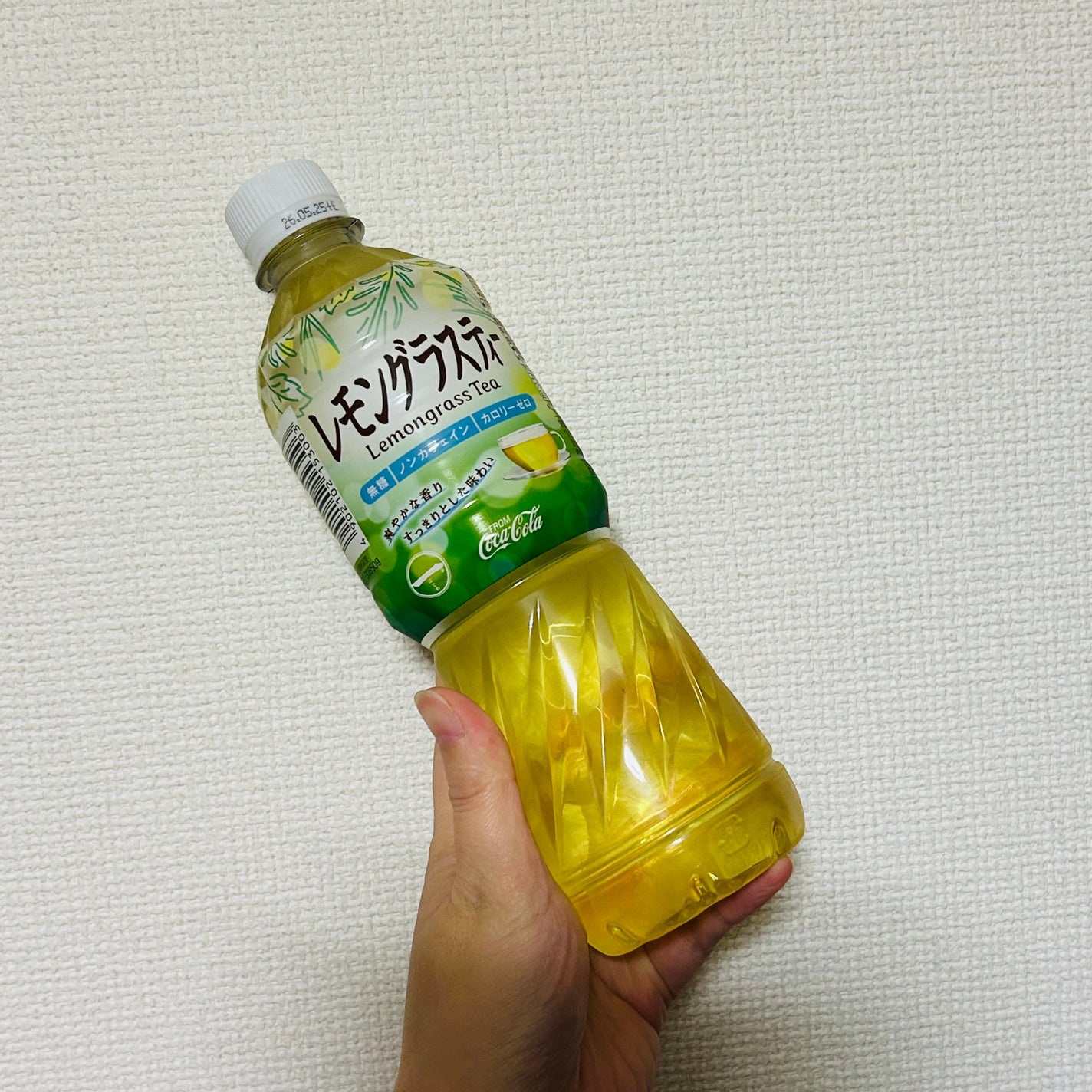 Ri on LIPS 「・コカコーラレモングラスティーわたしはセブンでしか見かけたこと..」(1枚目)