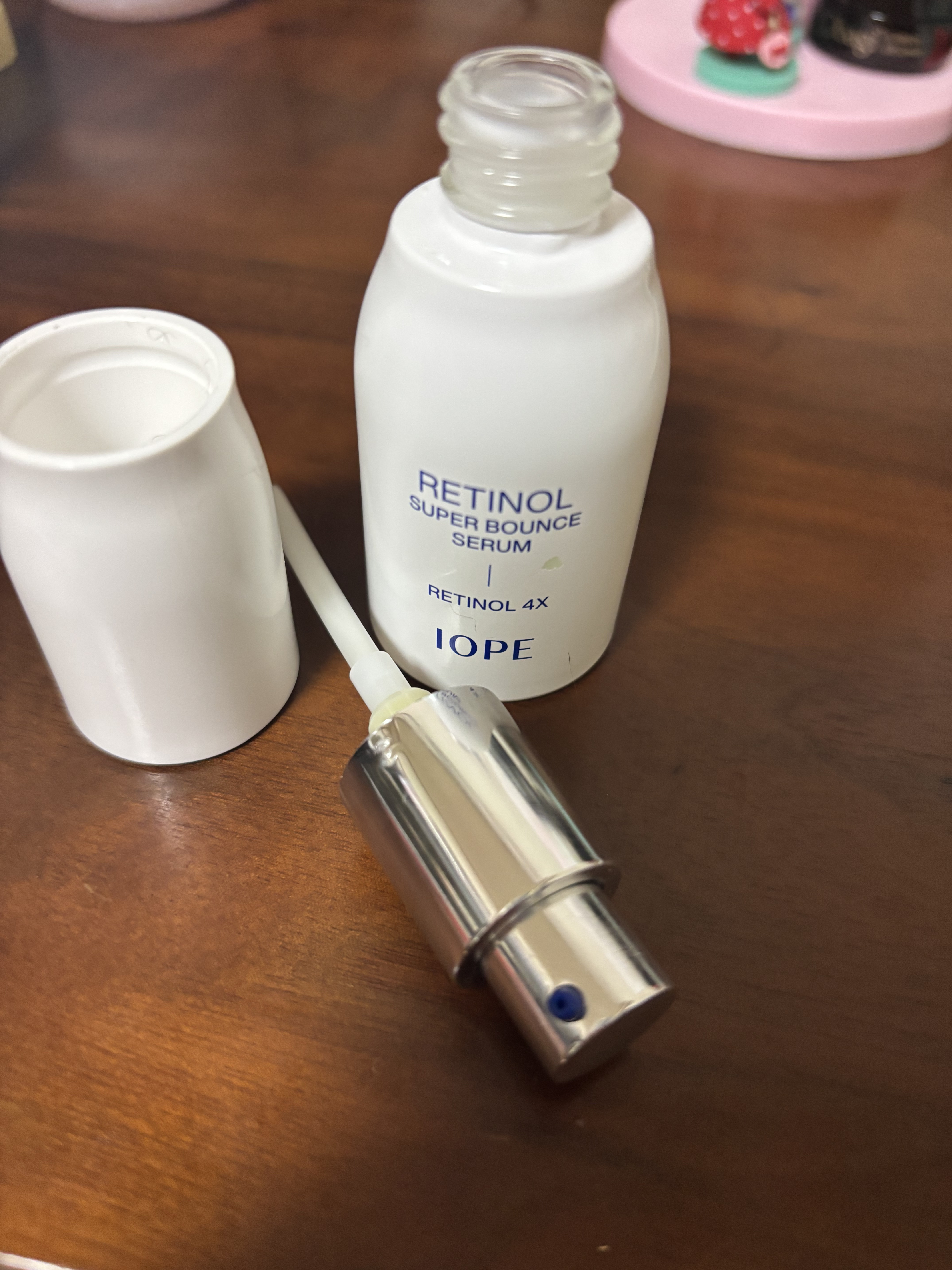 IOPEレチノール スーパーバウンス セラム

コレ使って行くごとに、肌が滑らかに

少し毛穴が目立たなくなっていった気が

して効果を感じた〜

少し高いけど

持ちはしたし、コスパは悪くない気がする

一回4プッシュして全顔に伸ばして行