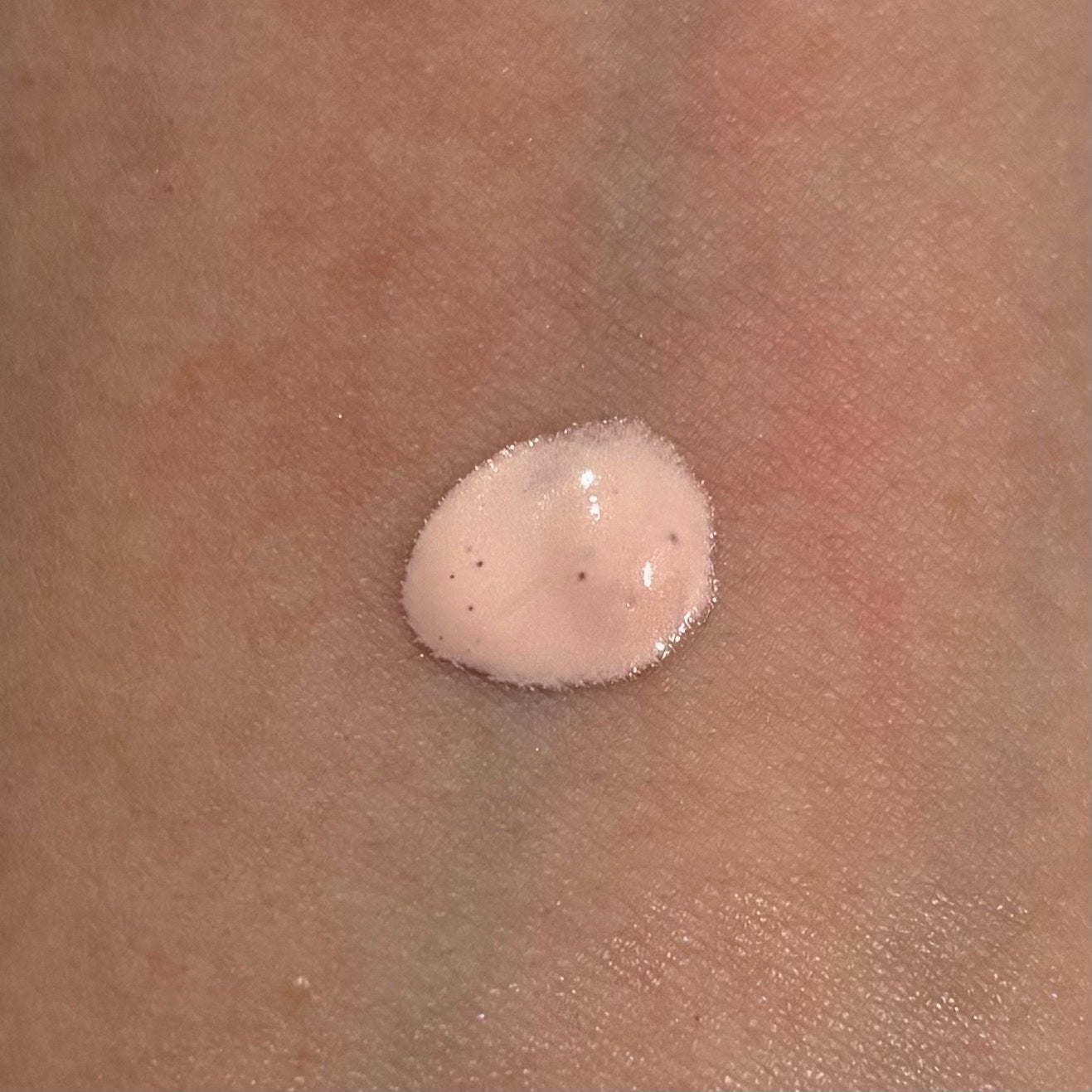 ジルスチュアート イルミネイティングジェム セラムブライマー リボンファッションショー/JILL STUART/化粧下地を使ったクチコミ(2枚目)