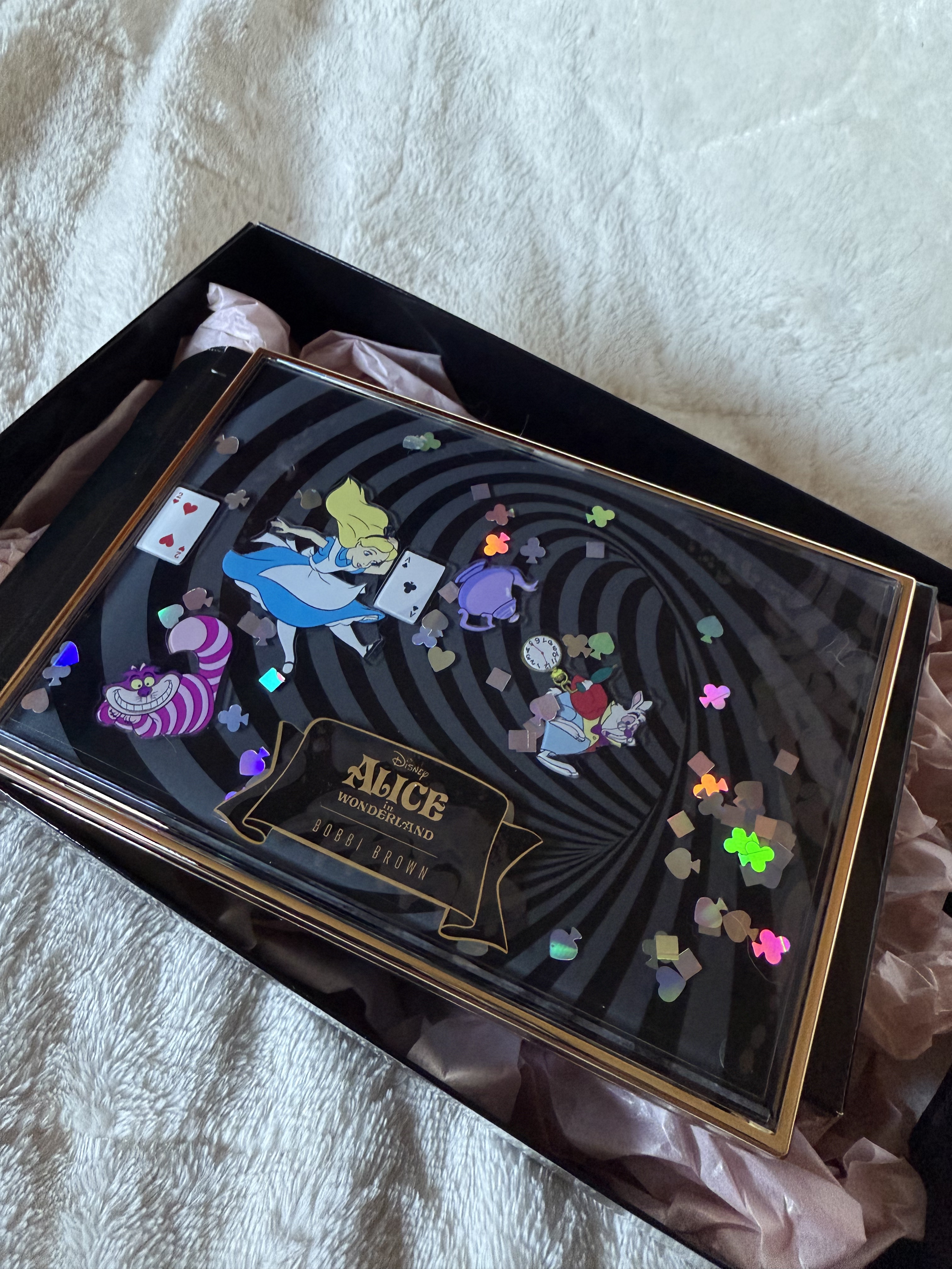 アリス イン ワンダーランド アイシャドウ パレット/BOBBI BROWN/アイシャドウパレットを使ったクチコミ（1枚目）