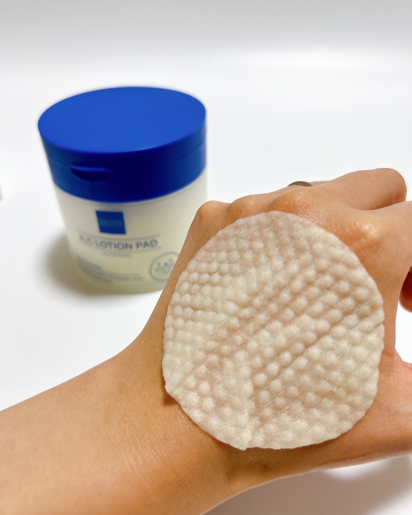 LEPOREM アゼライン酸 トナーパッドのクチコミ「LEPOREM A.C化粧水パッド

アゼライン酸*やナイアシンアミド*を含む美容液を
しみ込.....」（3枚目）