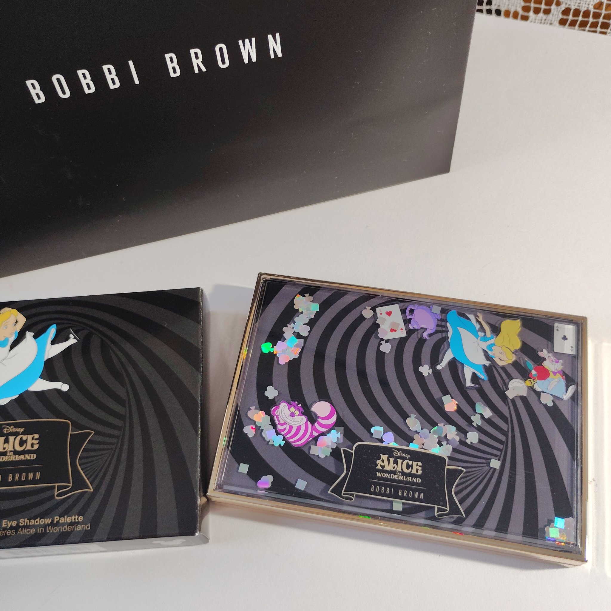 アリス イン ワンダーランド アイシャドウ パレット/BOBBI BROWN/アイシャドウパレットを使ったクチコミ（1枚目）