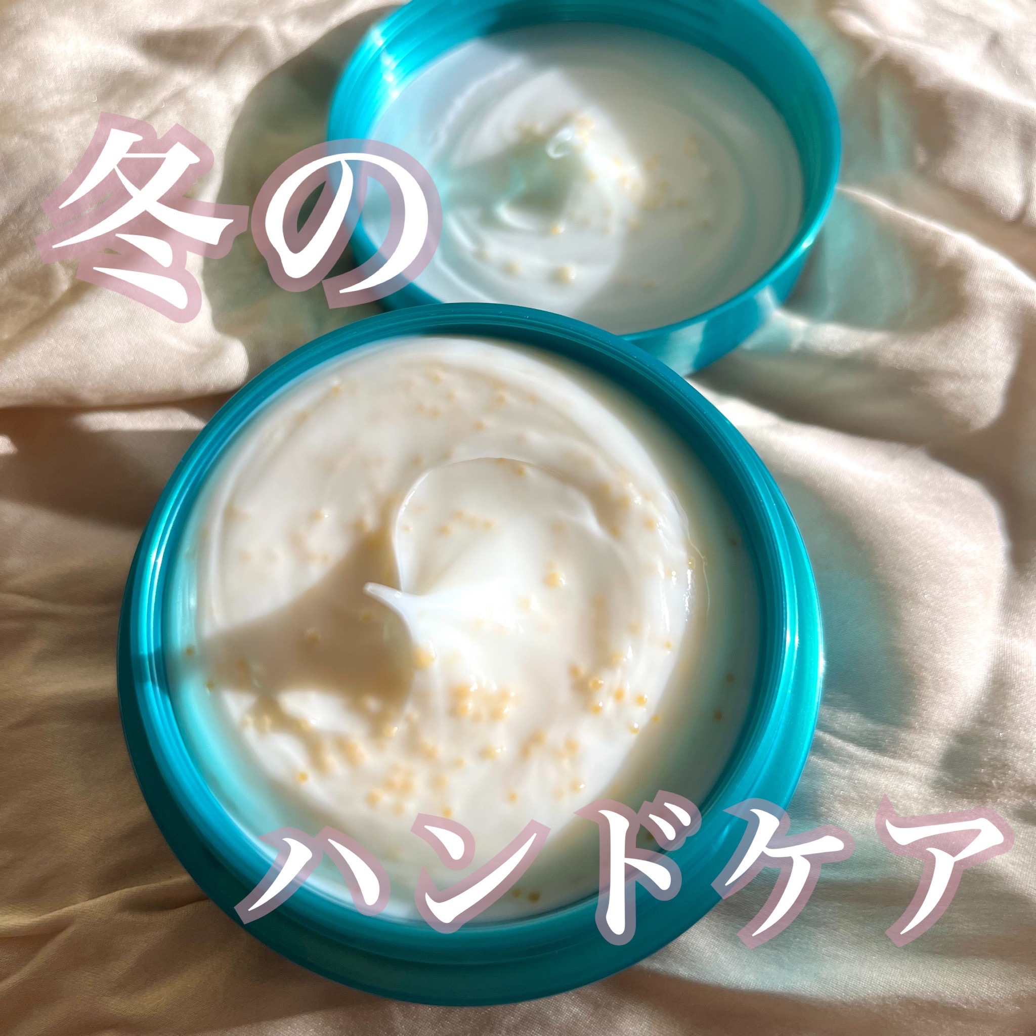  🗣️香り
ドリーミーアロマ💐
花のような少し甘い香りだけど強すぎないところが気に入っています◎


🗣️テクスチャ
黄色いカプセルのような粒々が入ったコックリしたクリーム


🗣️保湿力
夜用にちょうど良いクリームでしっとり感がち