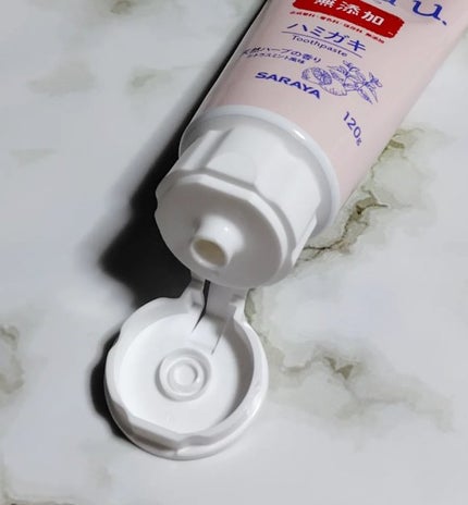 arau.(アラウ) せっけんハミガキのクチコミ「サラヤ アラウ.ハミガキ
〔無添加+天然ハーブのやさしさ〕
植物から生まれたせっけん成分
.....」(2枚目)