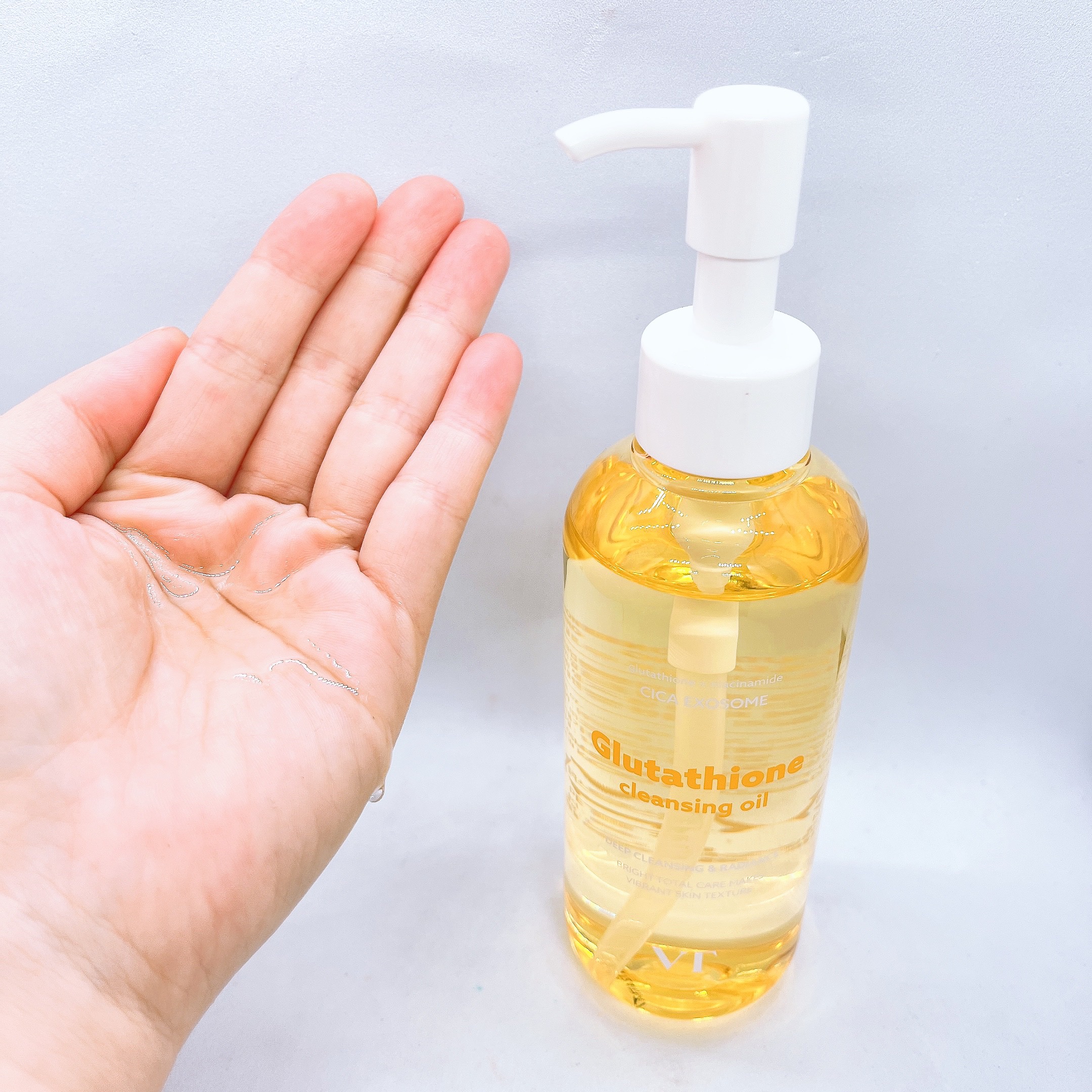 VT グルタチオングロウ クレンジングオイルのクチコミ「VTグルタチオングロウ クレンジングオイルを使用しました😊
高純度98％グルタチオンで毛穴のく.....」（3枚目）