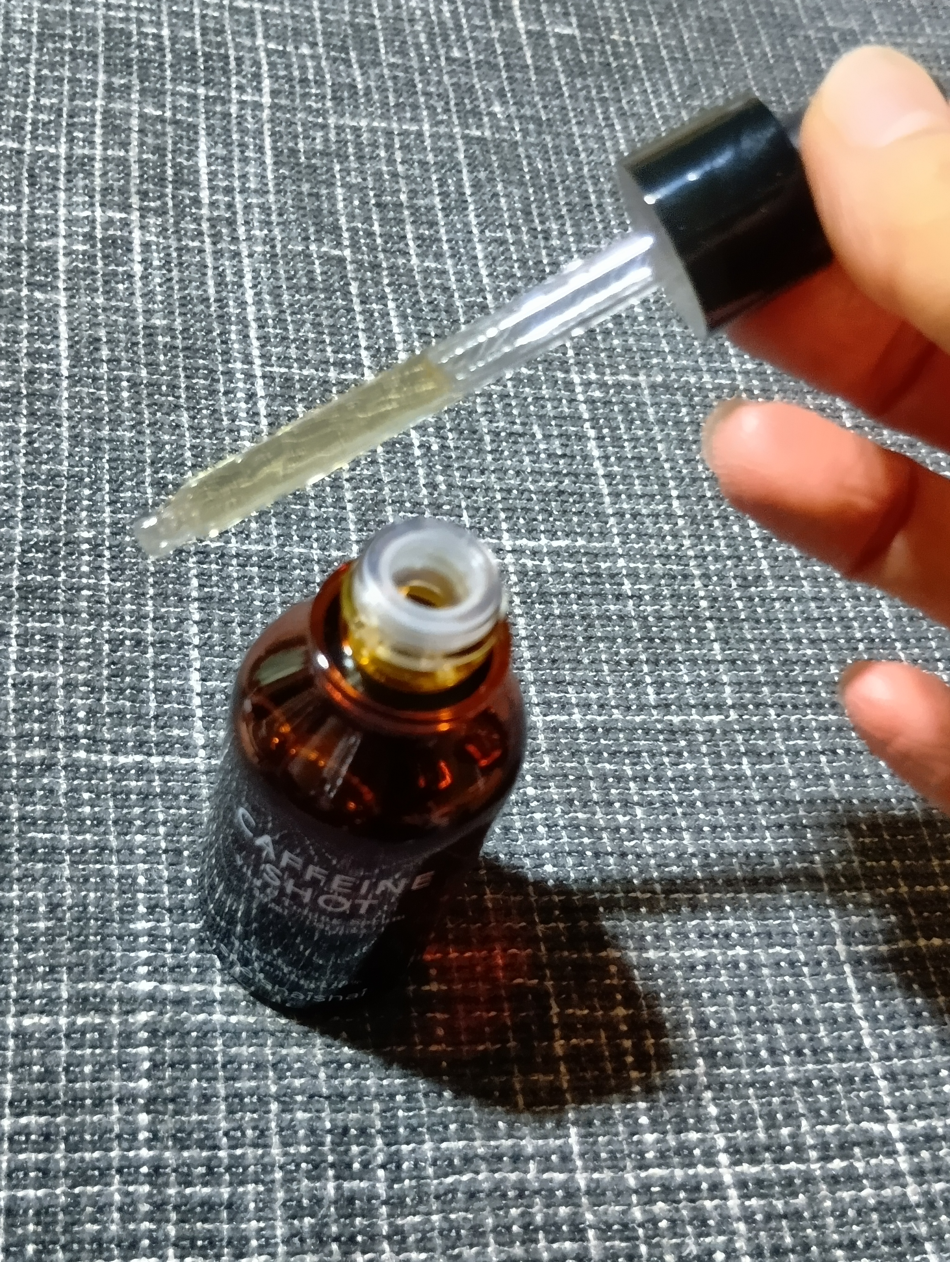 カフェインショット ビタC トーニングセラム/shaishaishai/美容液を使ったクチコミ（3枚目）