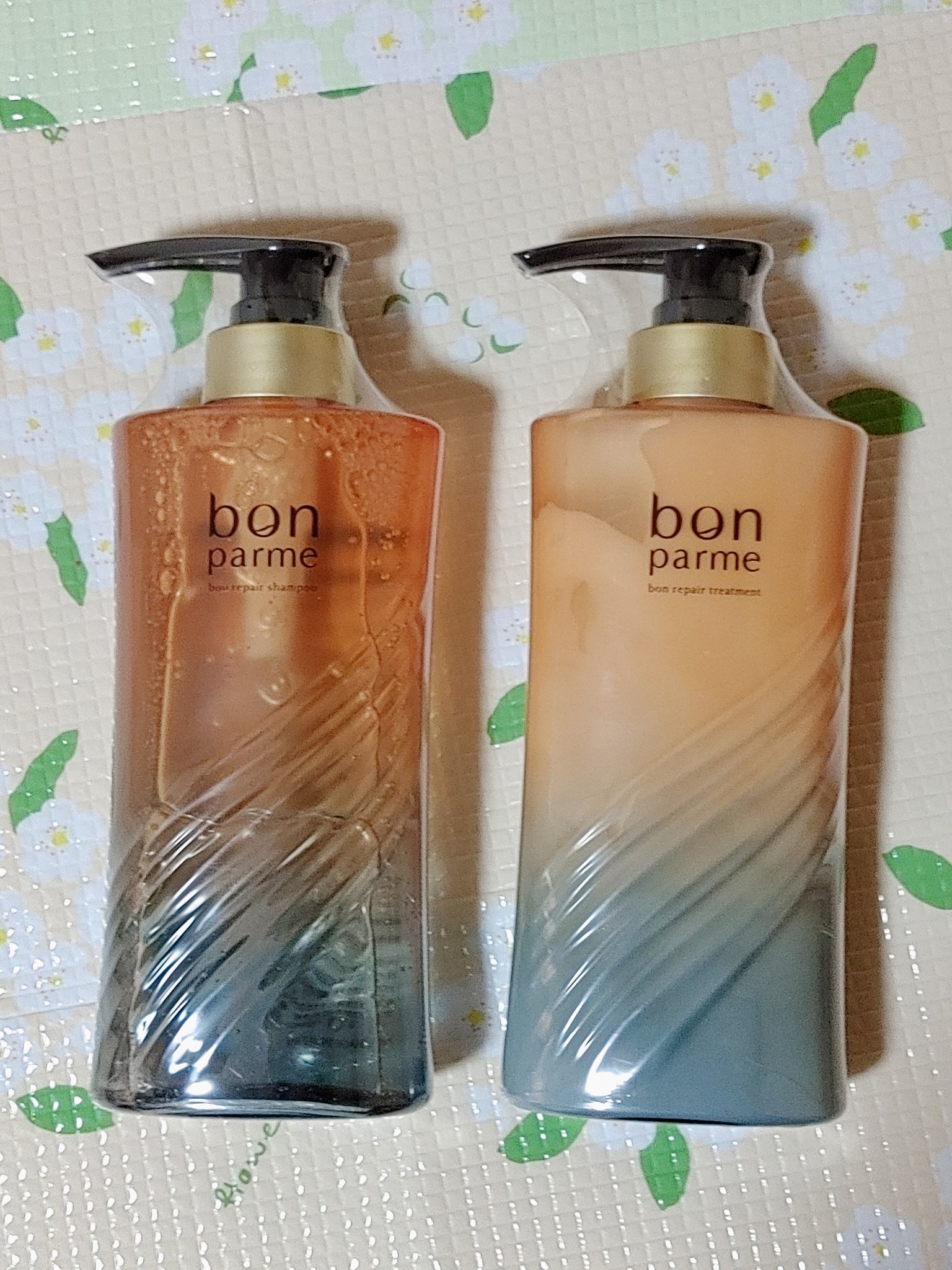 bonparme ボンリペア シャンプー/トリートメント

袋を開けた瞬間
“アプリコット&ムスク”のいい香り。💕
これは
とっても期待出来そうな
香水シャンプー&トリートメント。😆🍀

温泉美容で整う
パサつき、うねり、熱ダメージ。