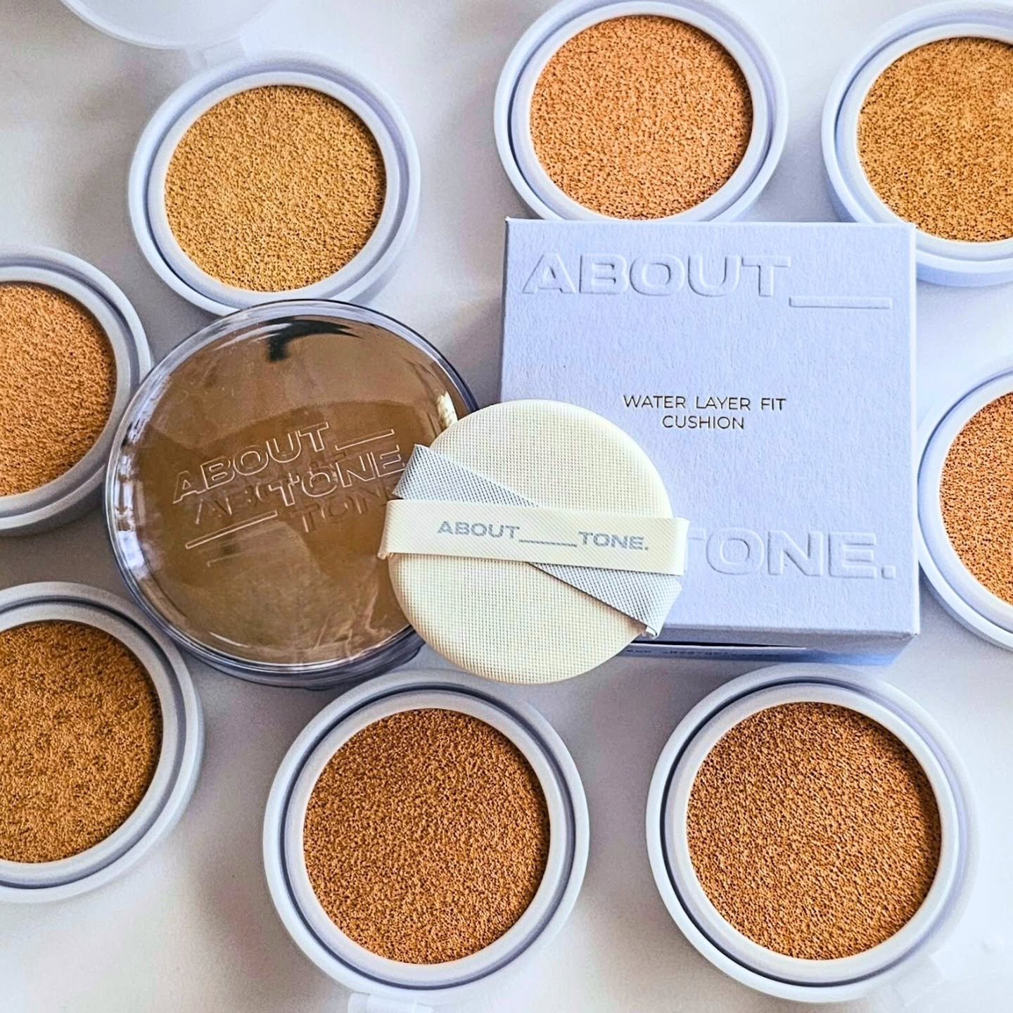 【クッションファンデ】ABOUT TONE ウォーターレイヤーフィットクッション 

人気のクッションファンデの新作！
マットとグロウのいいとこどりのセミグロウの
ウォーターレイヤーフィットクッションが登場！

スキンレイヤーフィットクッシ