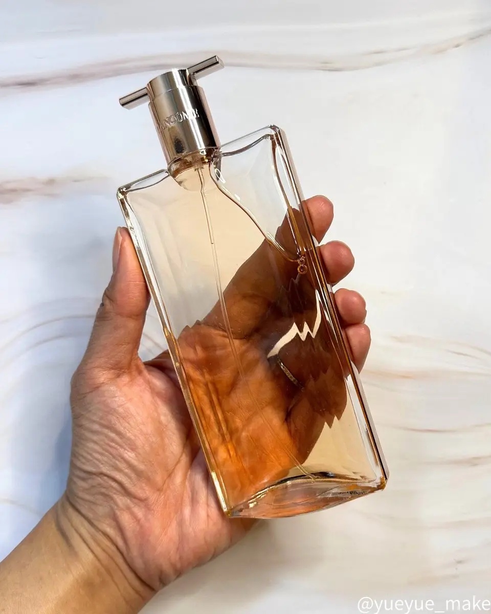 【gifted】
LANCOM
イドル オー ドゥ トワレ　50mL

ほんのり甘く香るフローラル。
この香りをまとうだけで上品で凛とした女性になれそう。
キメすぎないのにちゃんと自信をくれる感じ。毎日つけたくなる好きな香りだった♡