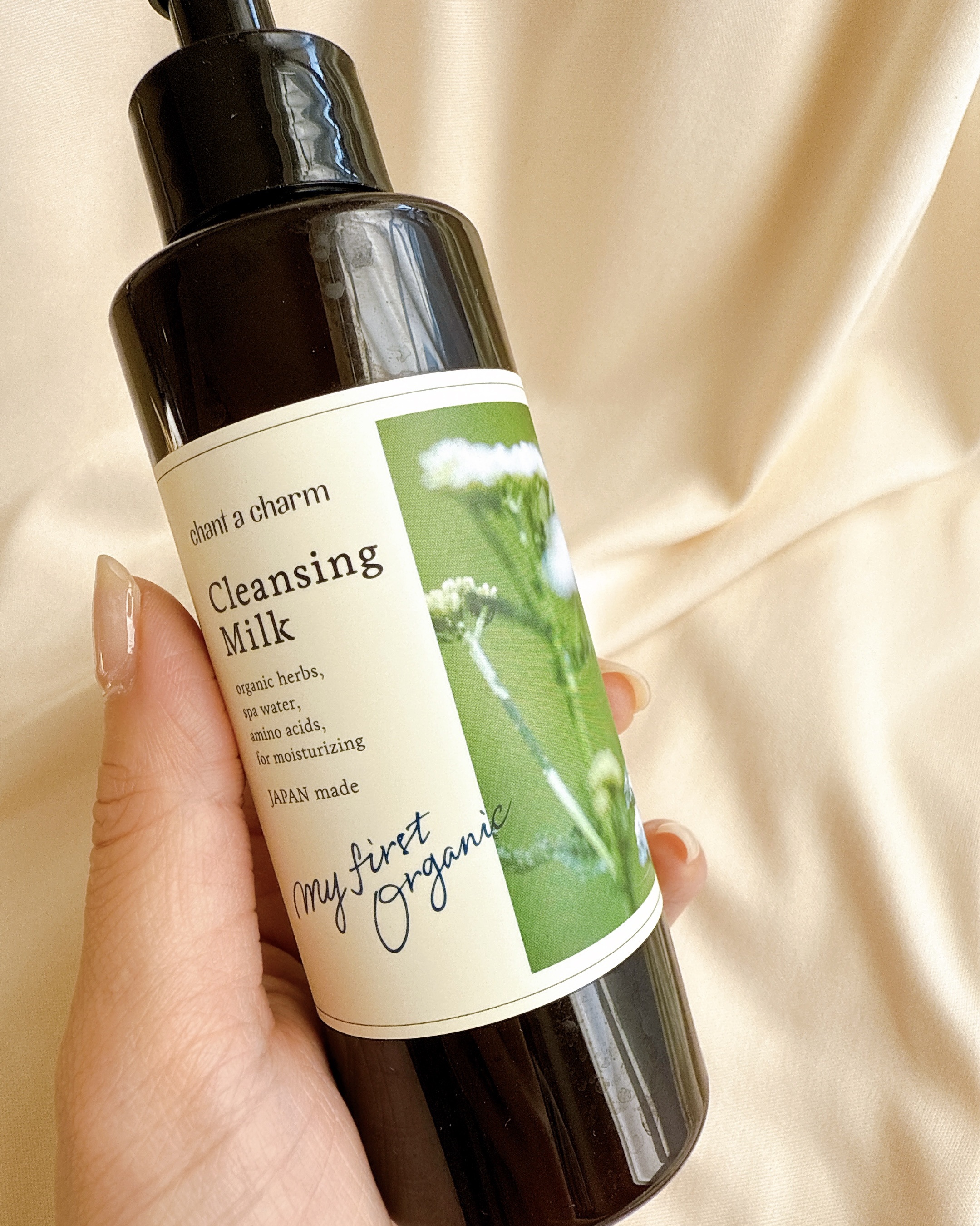 \ いたわりながら、チャント落とす/
　
⁡
🌱チャントアチャーム クレンジングミルク🌱
⁡
⁡
自然由来成分100%、セラミド配合で
肌を優しくいたわりながらメイクもするりと落とす
チャントアチャームの実力派クレンジングミルク🌱
⁡