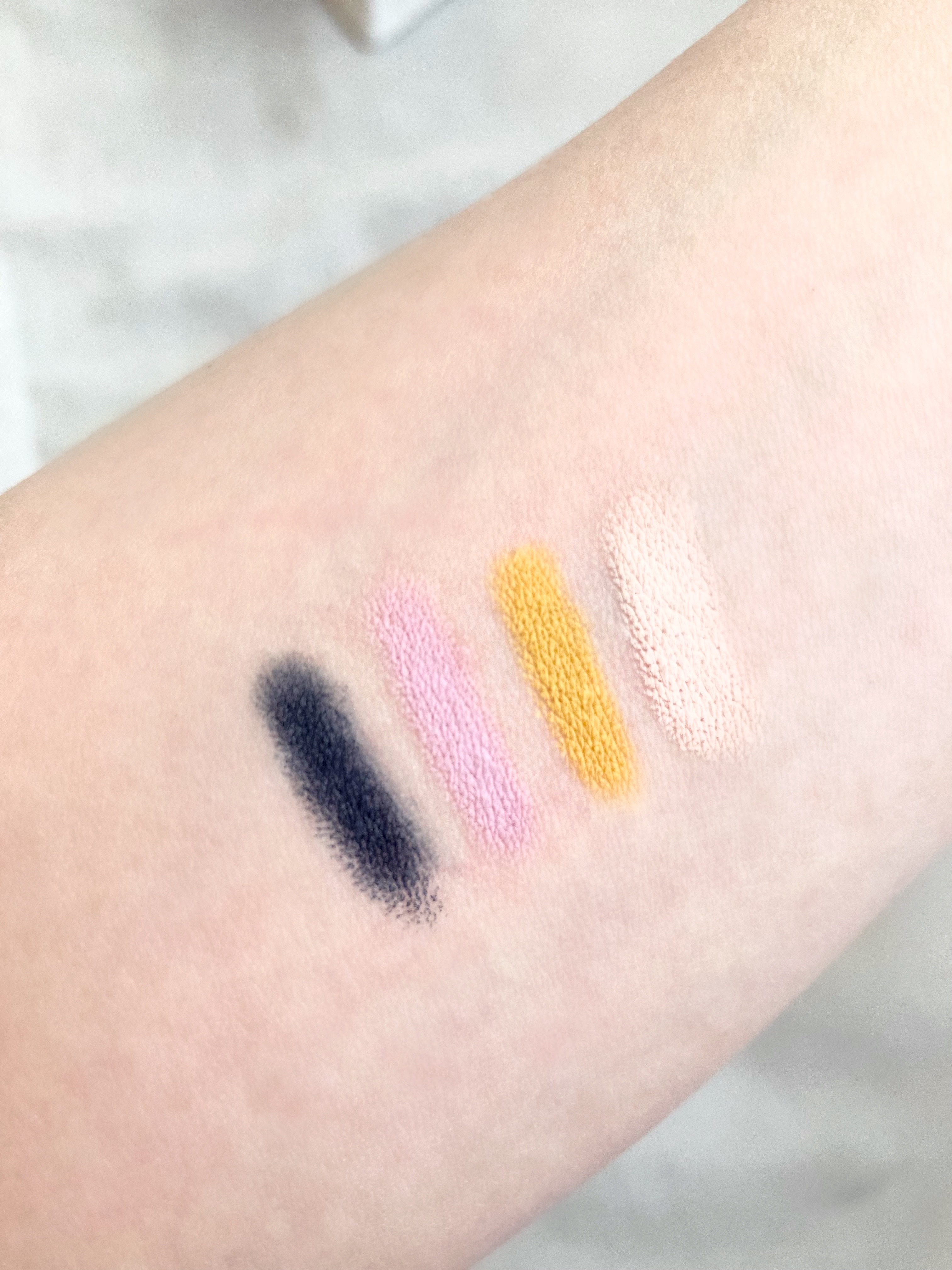 ワンダー ラスト アイシャドウ スティック クリーミーマット/リンメル ロンドン/スティックアイシャドウを使ったクチコミ（3枚目）