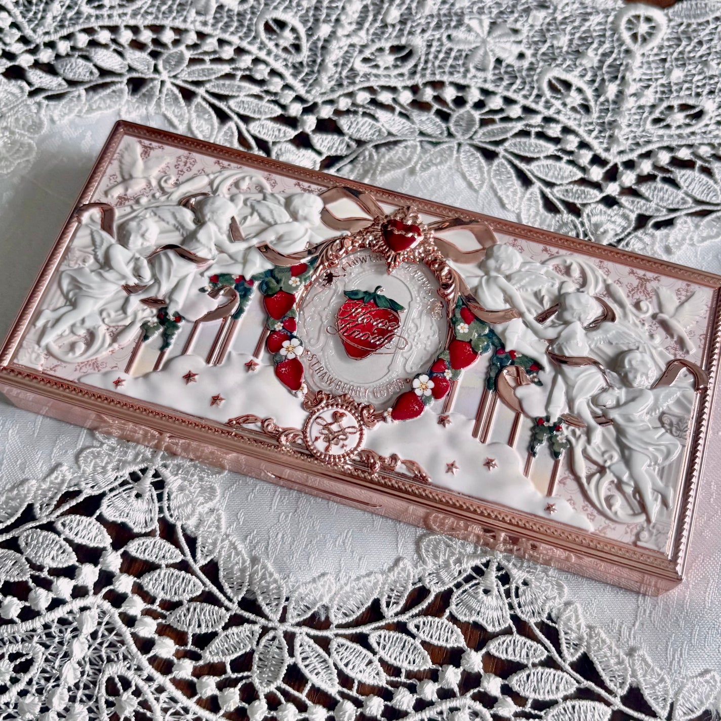 ストロベリーキューピッドコレクション メイクアップパレット/FlowerKnows/アイシャドウパレットを使ったクチコミ(4枚目)