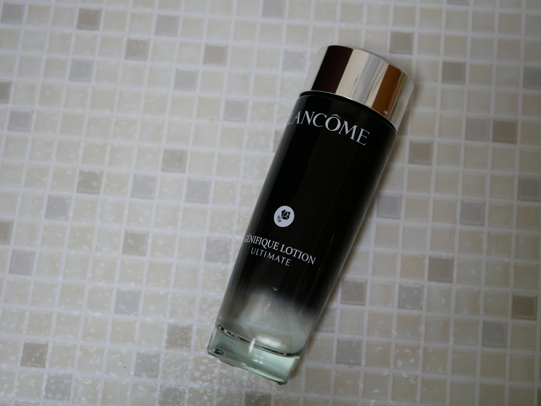 ランコムさまから頂きました。

ジェニフィック アルティメ エッセンス ローション

回復科学発想「ジェニフィック」から待望の化粧水、ついに誕生。
湧き上がるような、ハリツヤ素肌美へ。
βグルカンに加え、3大美容成分を配合。1日中うるおいシ