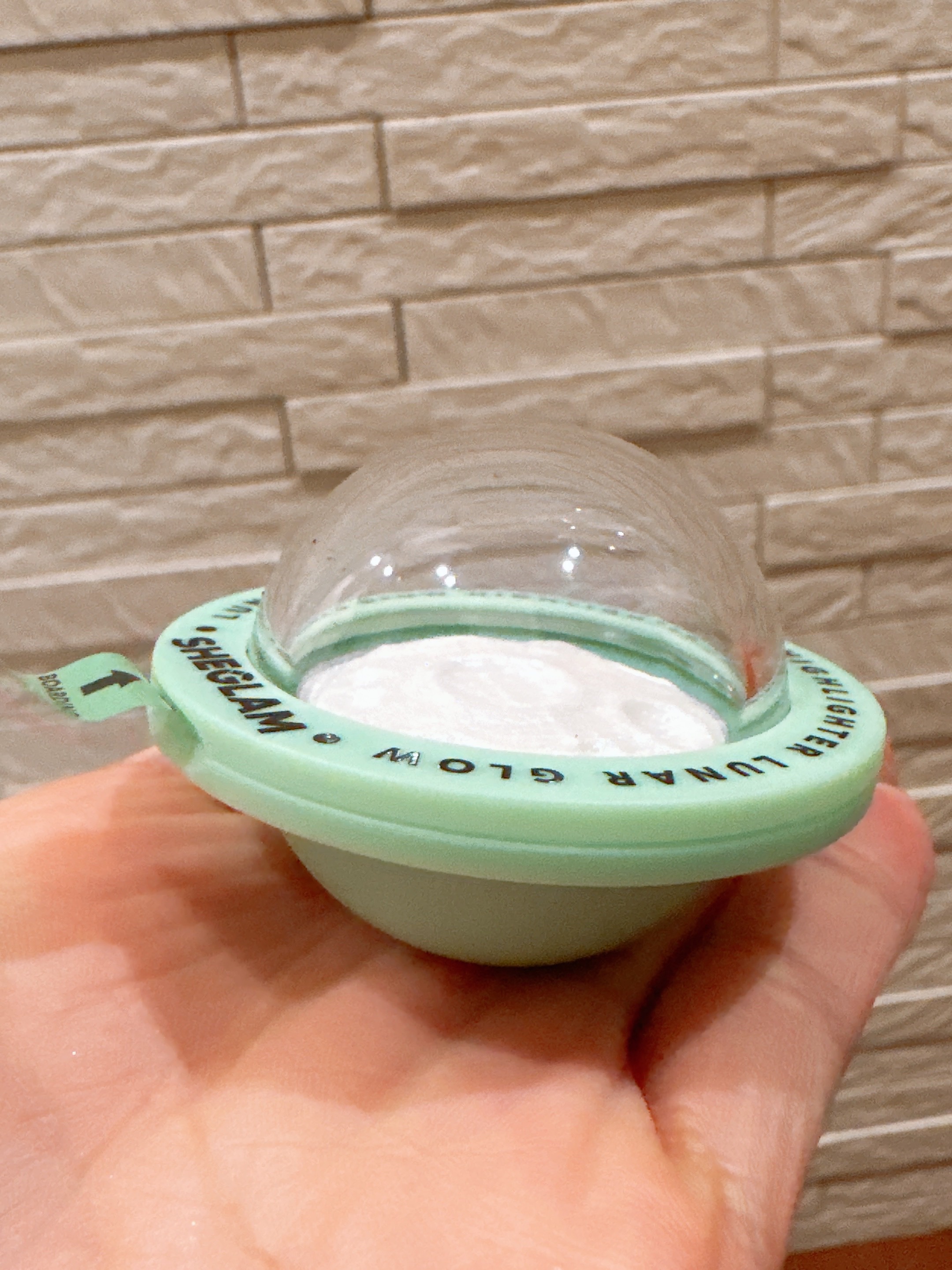 ルナグロウ ハイライター シルバー/SHEGLAM/パウダーハイライトを使ったクチコミ（3枚目）