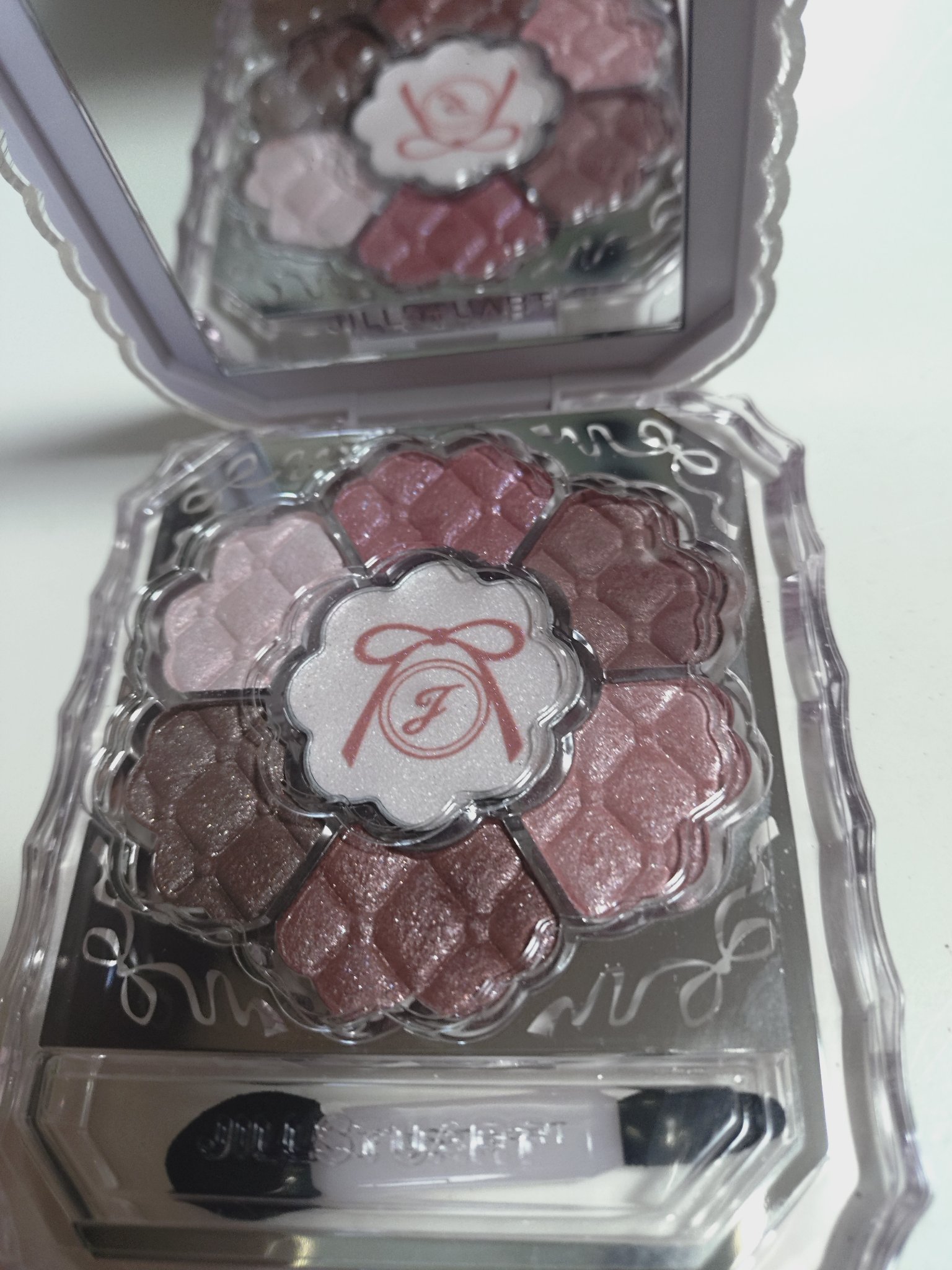 JILL STUART
ジルスチュアート　リボンファッションショー コレクション
ブルームクチュールアイズ　リボンファッションショー
買ったホリデーを使いたい欲が強いので今週はまた今年のホリデー使います！
ジルスチュアート、今日は上側3色、