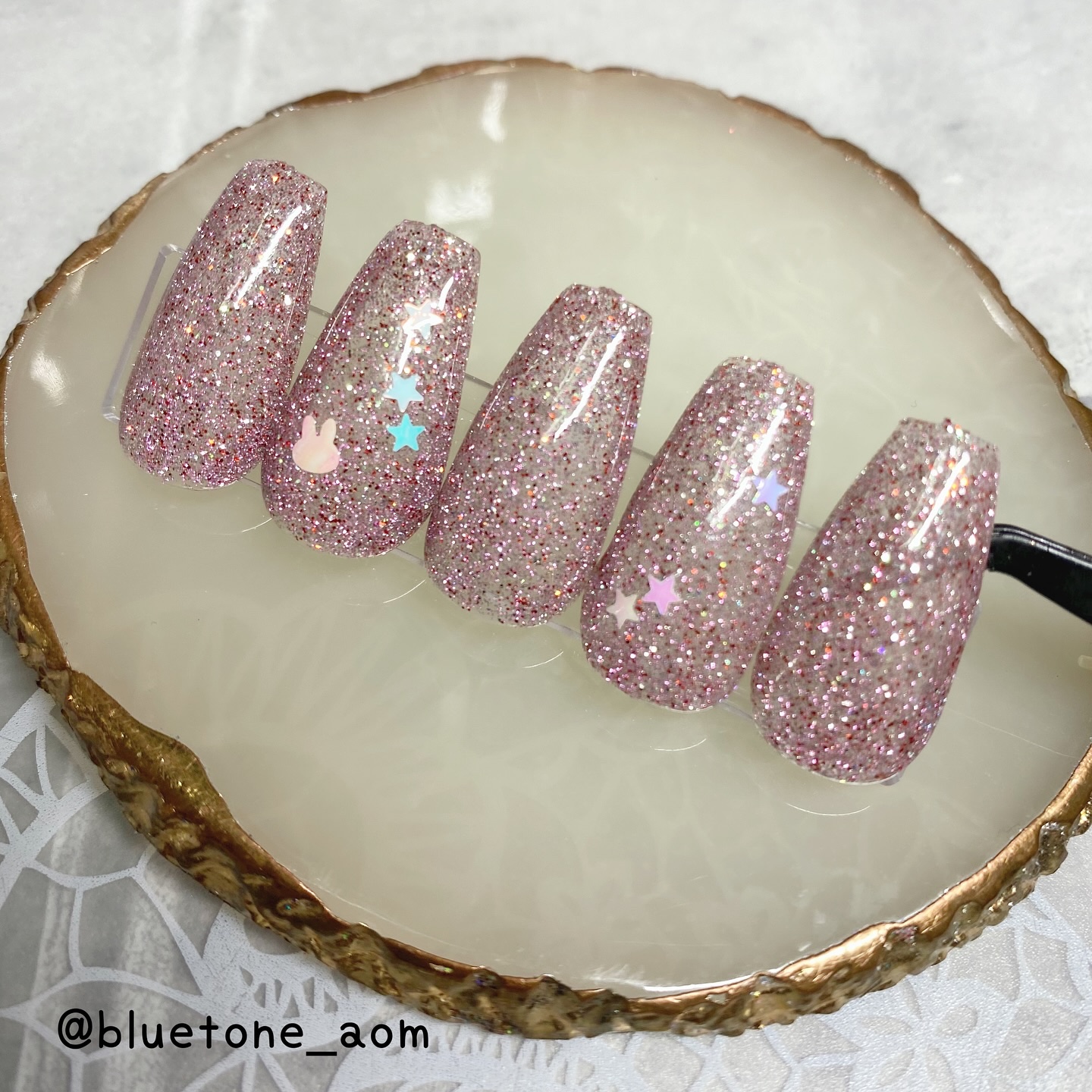 オリジナルフラッシュ📸

フラッシュなしだと
ピンクすぎないピンクで
フラッシュあてると
めっちゃピンクになるよー！！

マイネイルに
なかなかピンクって
使わないからチップ遊びで
ピンク使いたい欲を発散しがち！笑

自分的にピンクすぎる