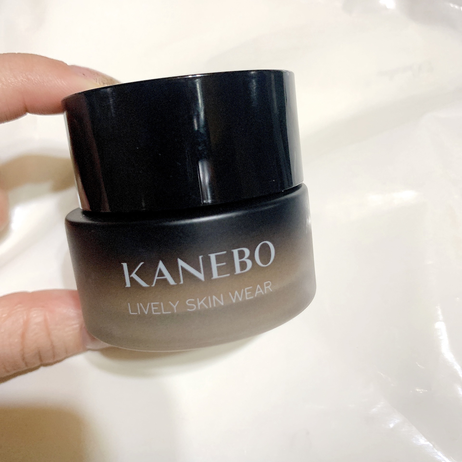 ライブリースキン　ウェア/KANEBO/クリーム・エマルジョンファンデーションを使ったクチコミ（1枚目）