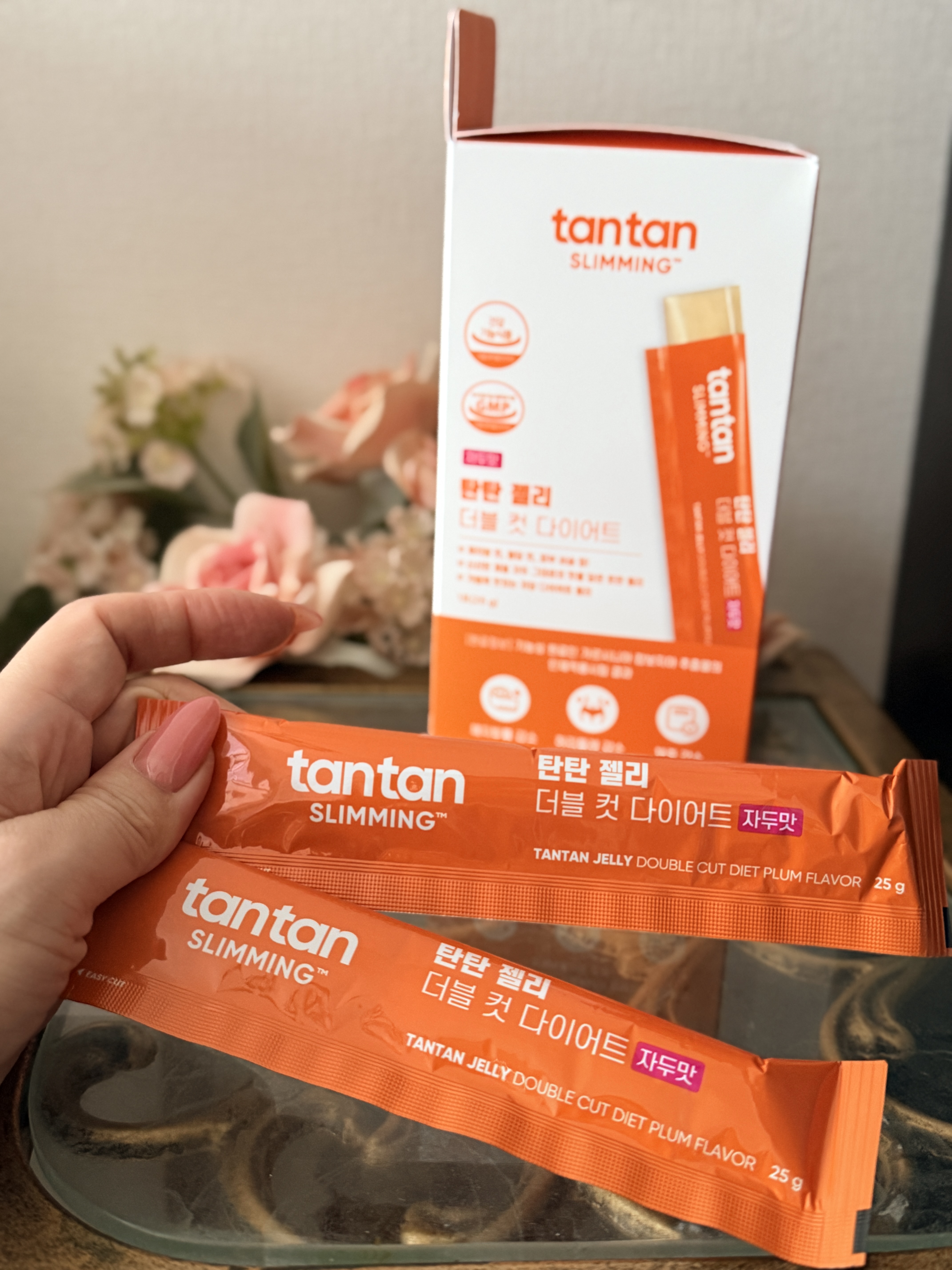 🍑 TANTAN

タンタンゼリーダブルカットダイエット（14本入り）



最近ハマってる“美活ゼリー”🩵



ローシュガー設計で罪悪感なし、

さっぱり甘くて毎日続けたくなる味。



食べるたび、キレイに近づく感じがして

デザ