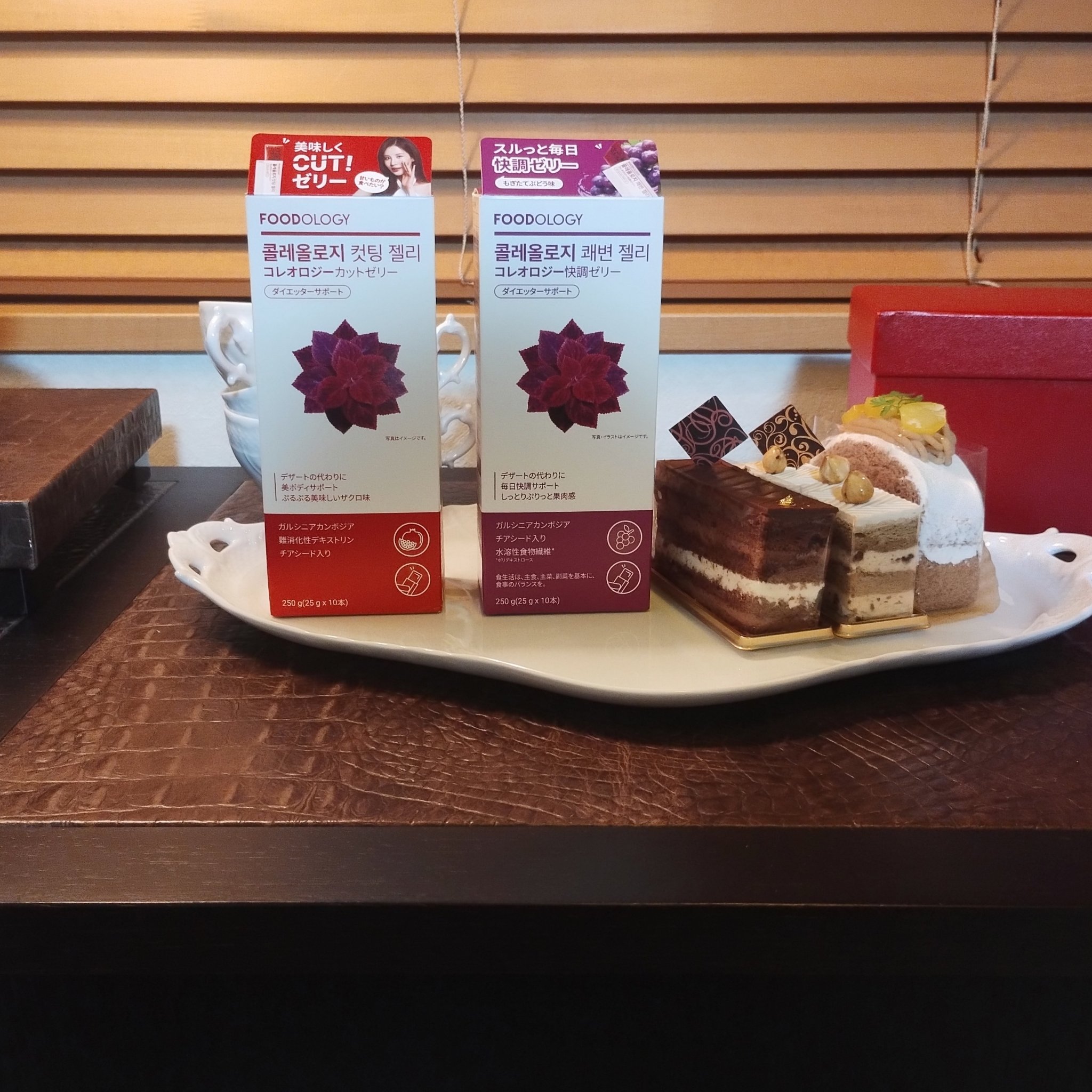 美味しいものは好きでも体重管理もしたいという我儘な私はチアシードが入っている美味しいザクロ味のダイエッターサポートゼリー【FOODOLOGY】＜コレオロジーカットゼリー＞🩷で体脂肪や炭水化物の吸収並びに、食後に上昇する血糖上昇の抑制をサポ