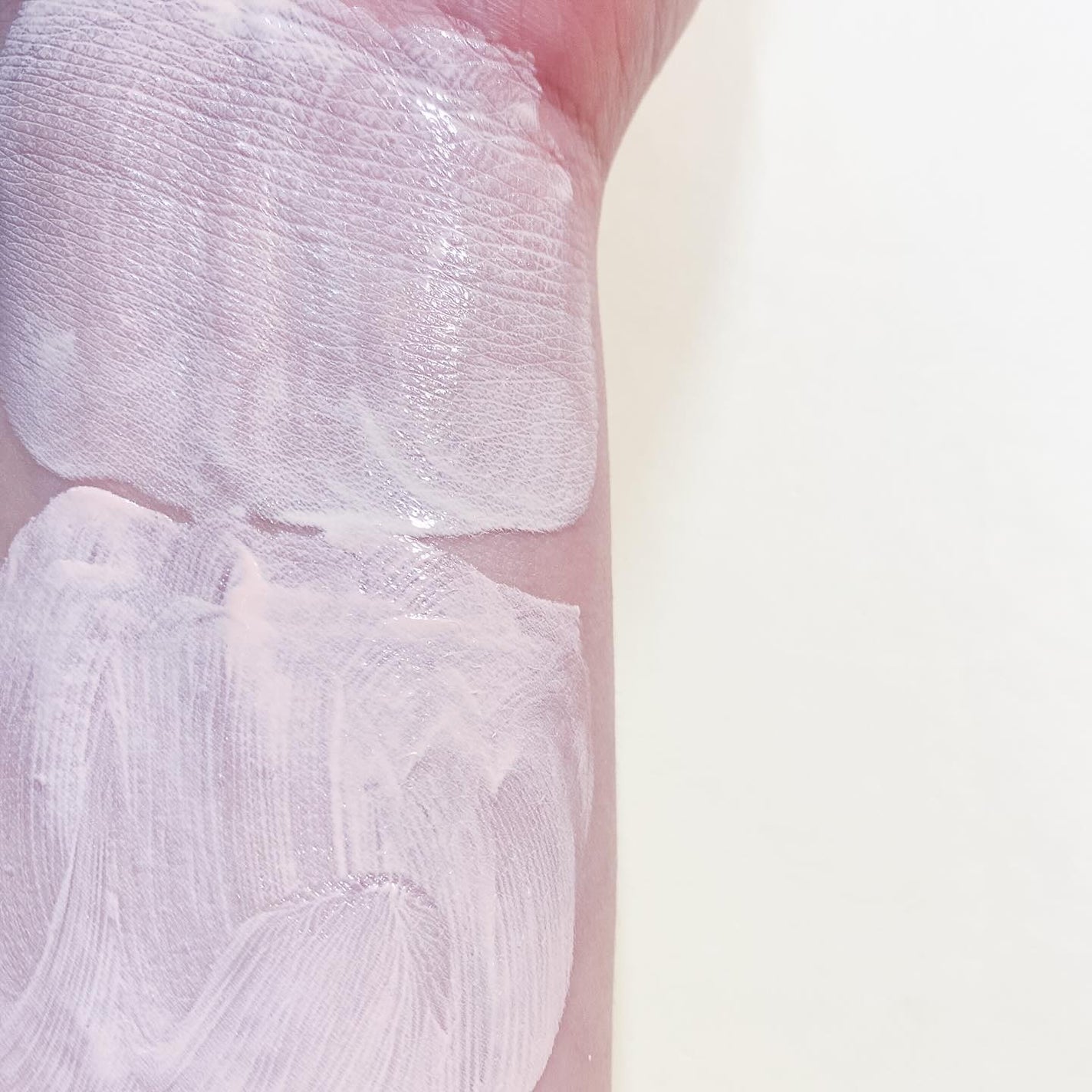 スパグロウUVトーンアップベース/fwee/化粧下地を使ったクチコミ(4枚目)