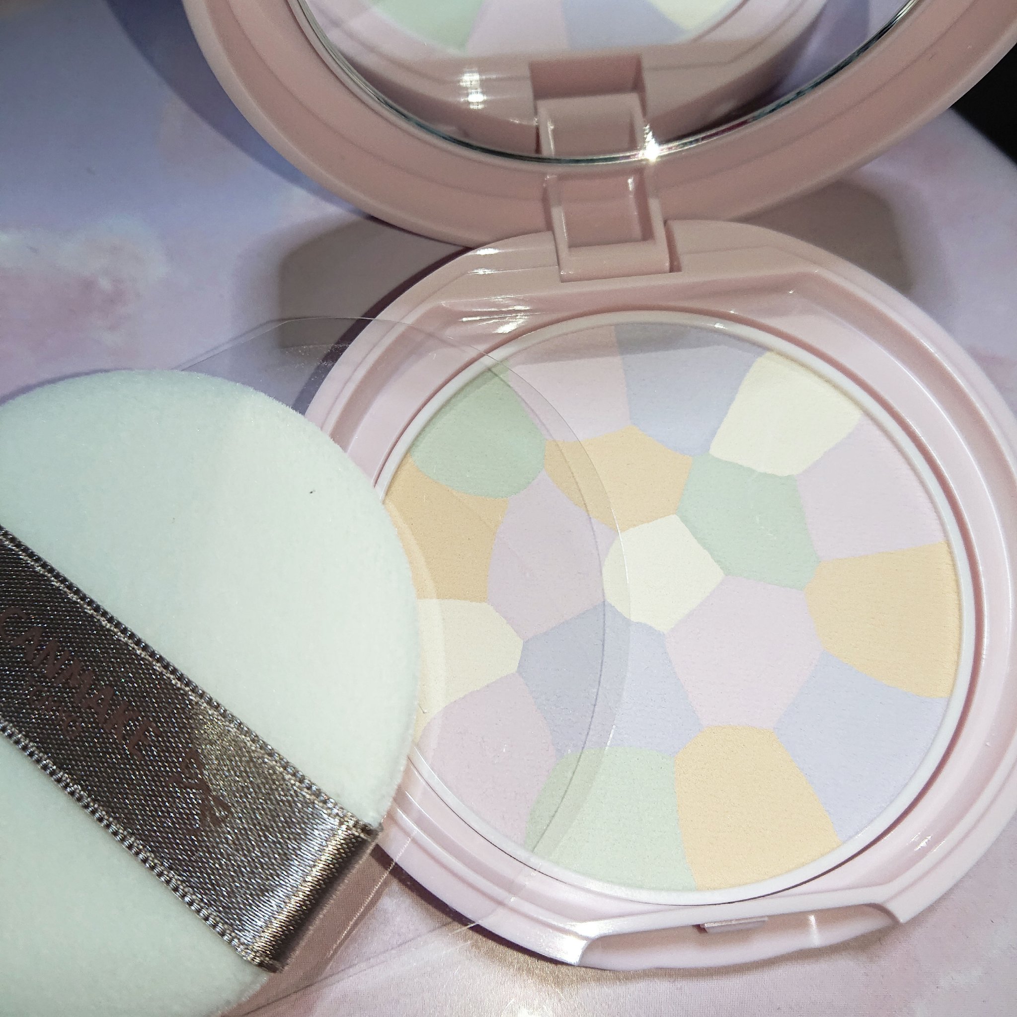 マシュマロフィニッシュパウダー　～Abloom～ 01 ディアレストブーケ（限定キルティング調容器）/キャンメイク/プレストパウダーを使ったクチコミ（2枚目）