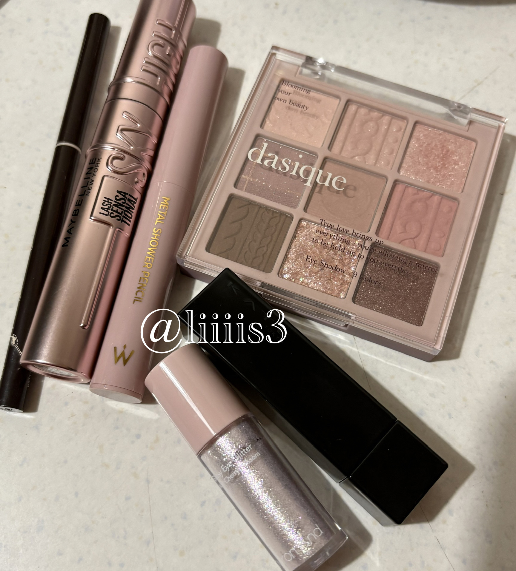 ＼今日のメイク／

✔️dasique
シャドウパレット 16 バイオレットニット

✔️キャンメイク
クリーミータッチライナー 03 ダークブラウン

✔️MAYBELLINE NEW YORK
スカイハイ 01 ブラック

✔️Wonj