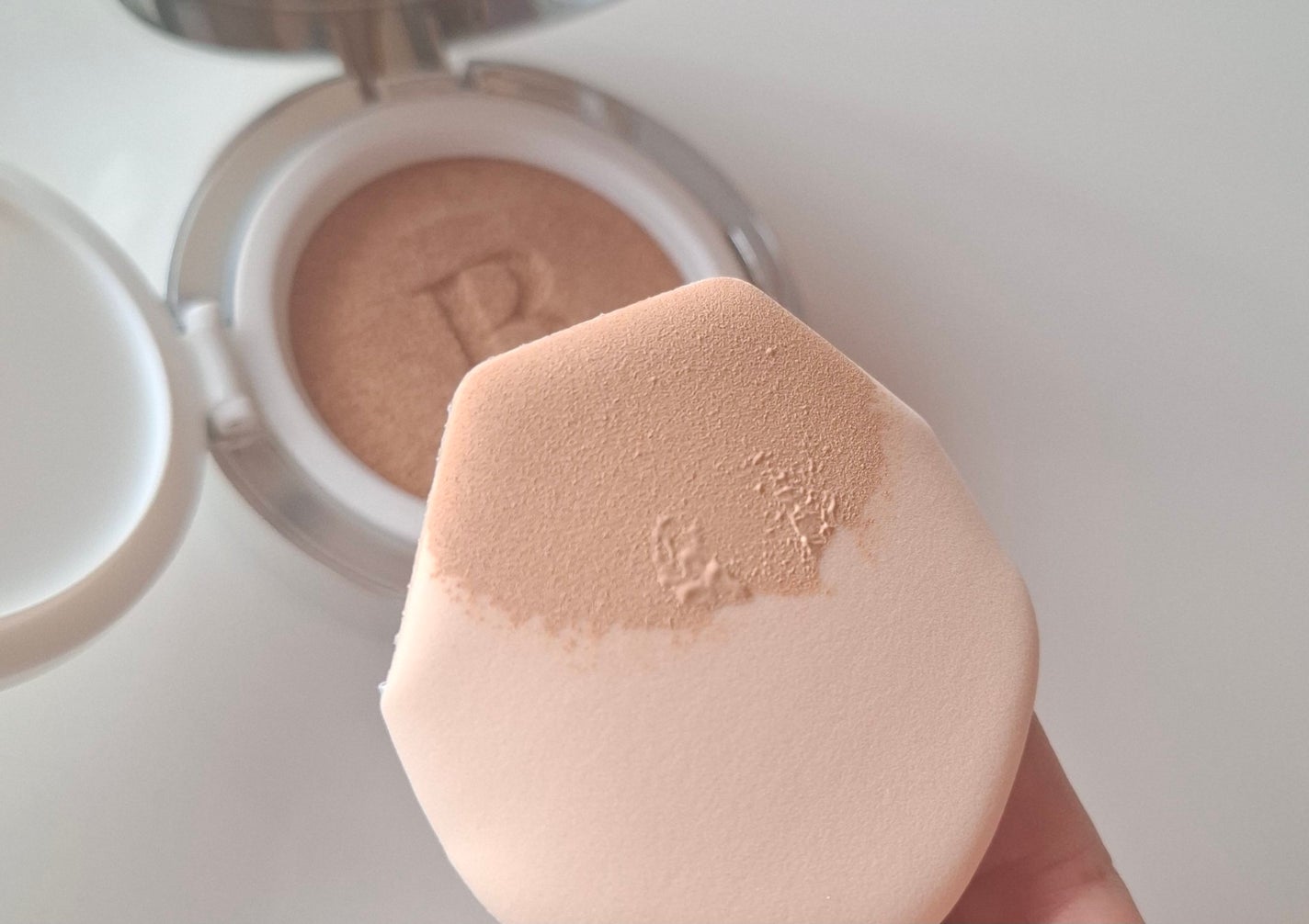 カバーリシャス アルティメット ホワイトクッション/BANILA CO/クッションファンデーションを使ったクチコミ(3枚目)