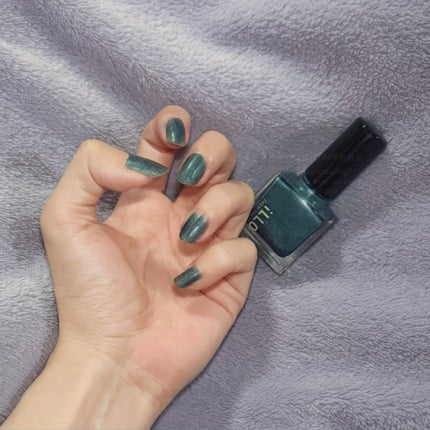 iLLO THEM POLISHのクチコミ「My new nails♡
¦
¦*iLLO
¦Toxic Green
¦
-------.....」(2枚目)