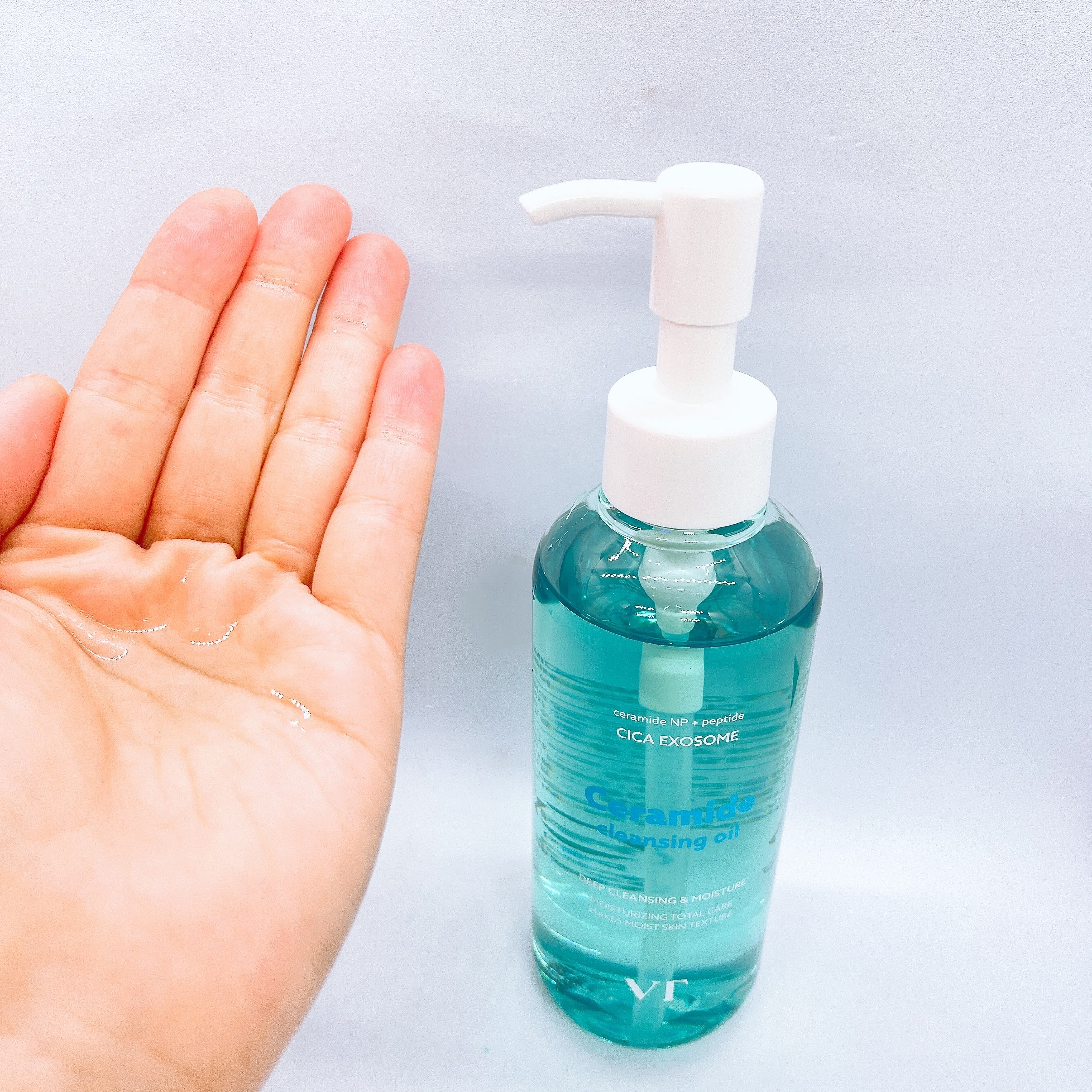 VT セラミドアクア クレンジングオイルのクチコミ「VTのセラミドアクア クレンジングオイルを使用しました😊
ペプチドとアラントインも配合で肌にや.....」（2枚目）