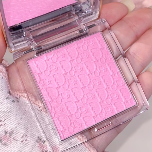  ディオール バックステージ チーク ブラシ/Dior/メイクブラシを使ったクチコミ（2枚目）