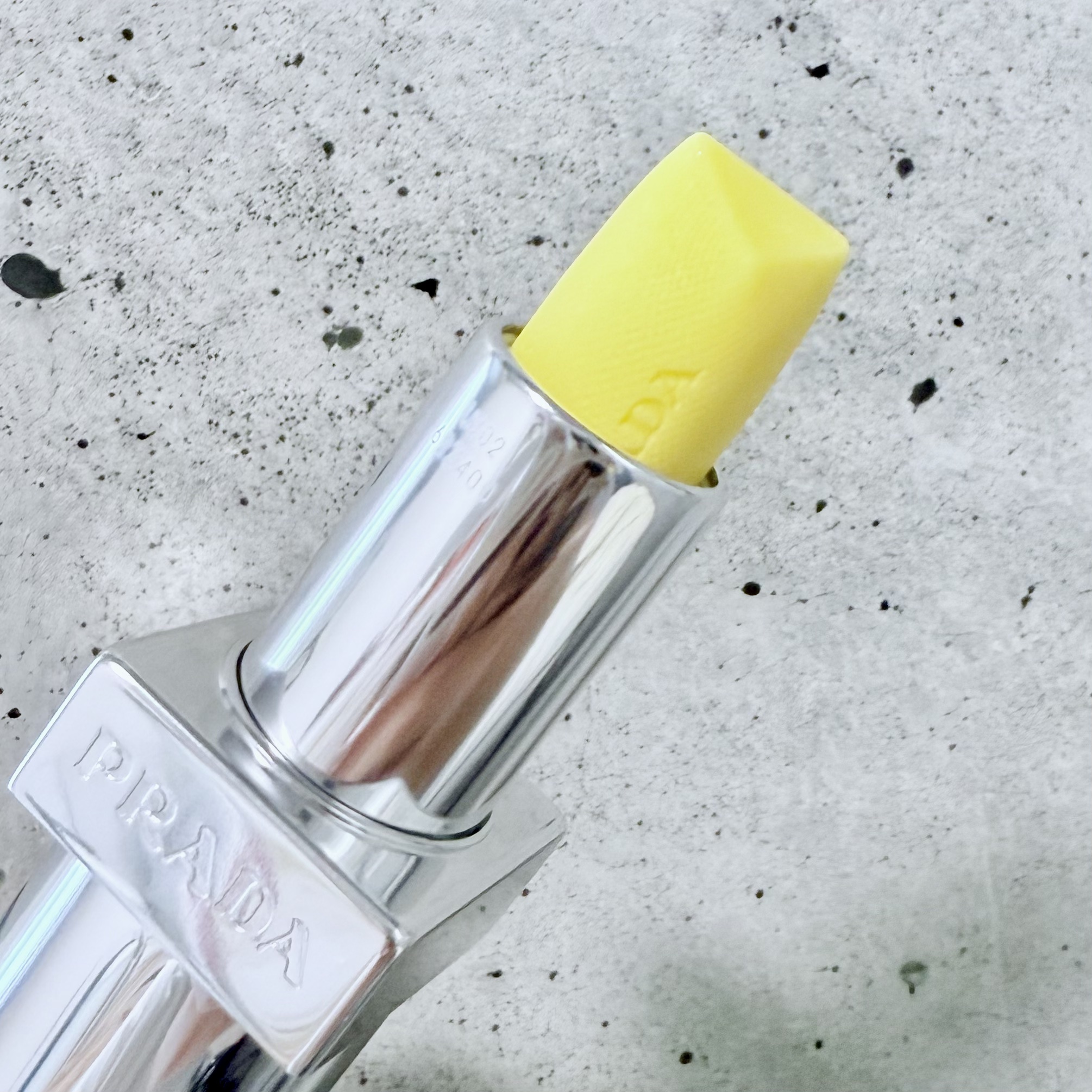 リップ バーム フロスティング ケア/PRADA BEAUTY/リップバームを使ったクチコミ（2枚目）