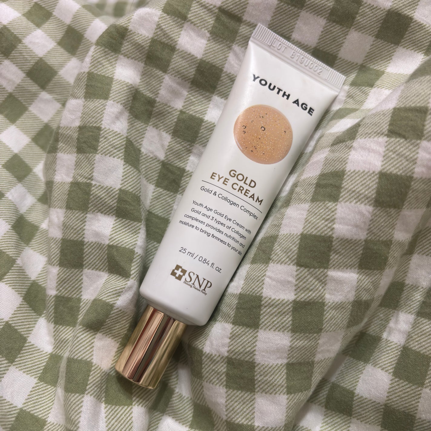 t s u s h i m a _ y on LIPS 「保湿めっちゃする!目以外にも口周りの乾燥とか気になるところにつ..」(1枚目)