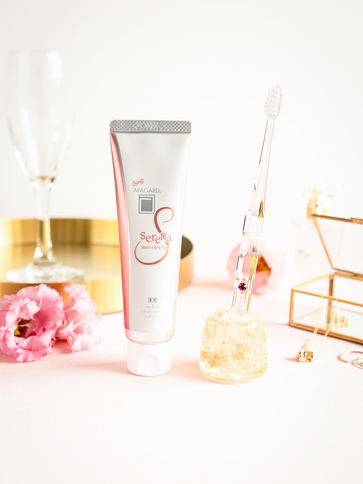 ⁡
コーヒーも紅茶も、毎日の楽しみ☕
でもなんとなく、歯のくすみが気になる…？
⁡
そんなときは #アパガードセレナ で、
ステインケアを習慣に🪥✨
⁡
毎日の歯みがきでしっかりケア🫧
⁡