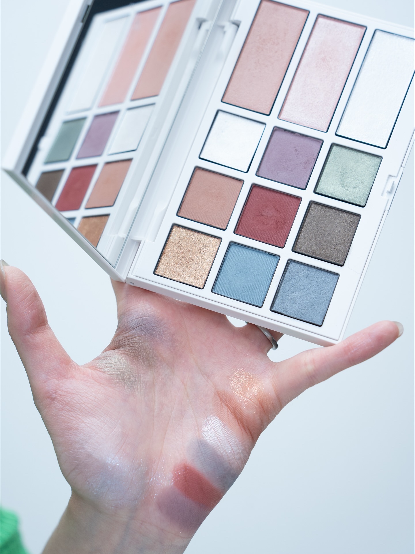 アディクション アイ ＆ ブラッシュ パレット “アンアースド ラスター”/ADDICTION/アイシャドウパレットを使ったクチコミ（2枚目）